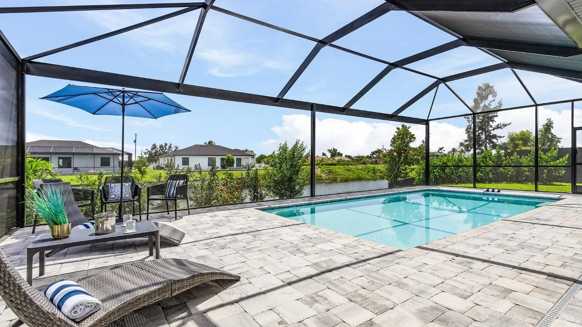 Beautiful Spacious New On A Salt Water Canal, Sleep 10 Holiday home