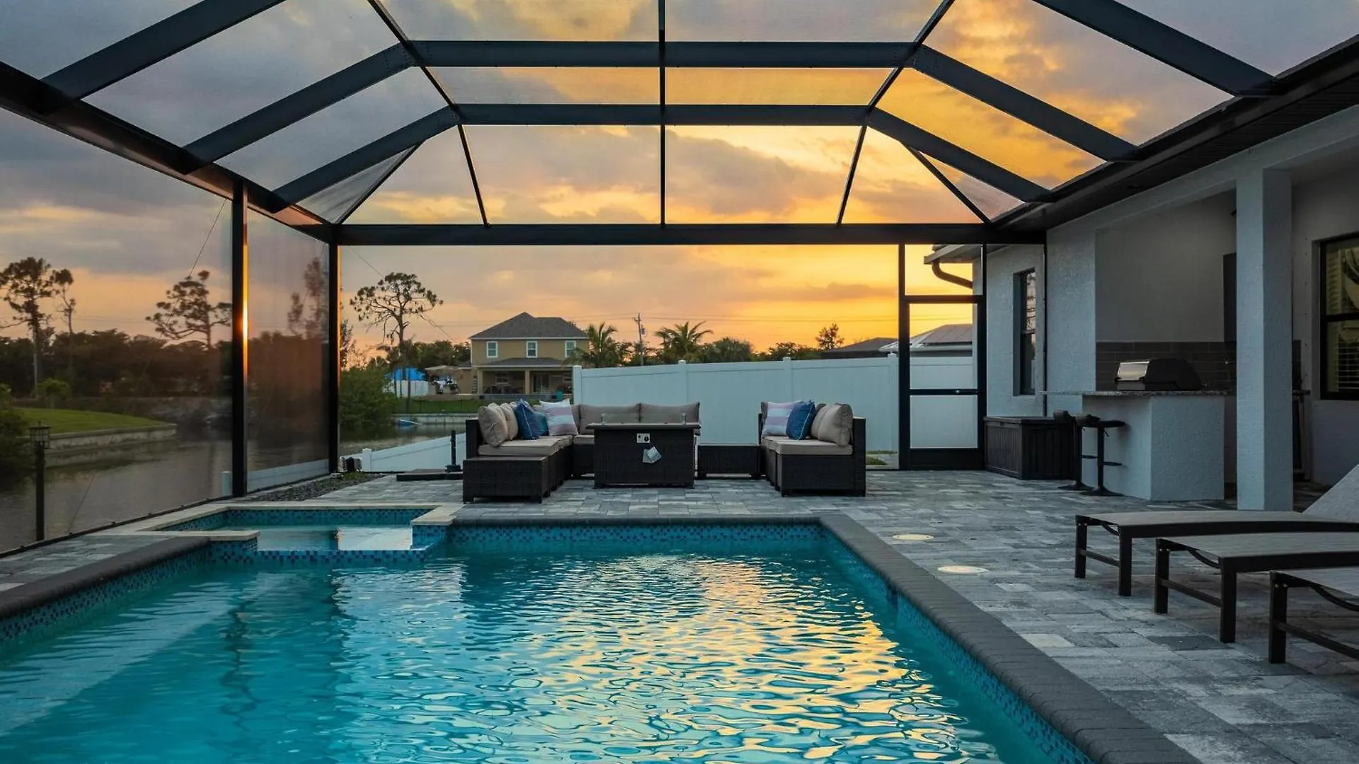 Heated Pool, Canal Views, Sleeps 8 - Sip N' Sea