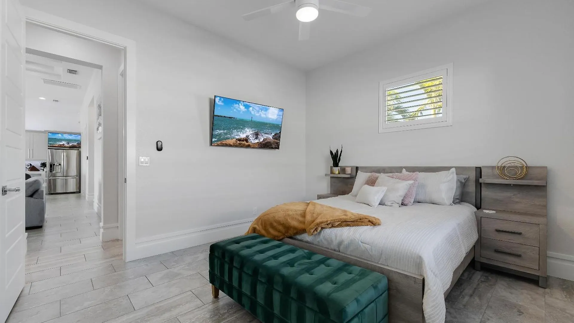 Heated Pool, Canal Views, Sleeps 8 - Sip N' Sea Holiday home *