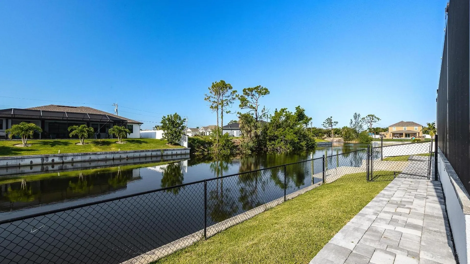 Heated Pool, Canal Views, Sleeps 8 - Sip N' Sea Cape Coral