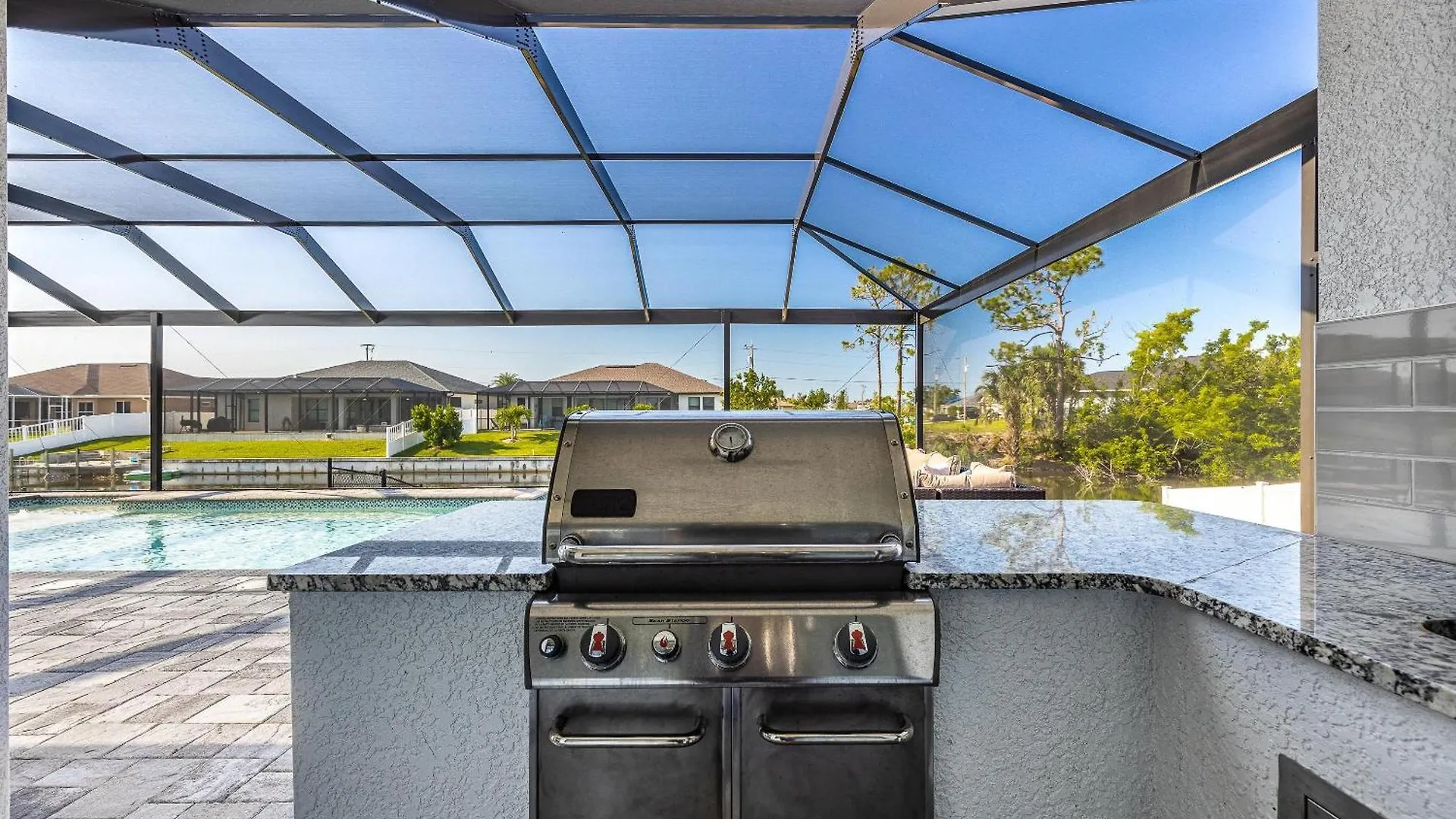 Heated Pool, Canal Views, Sleeps 8 - Sip N' Sea * Cape Coral