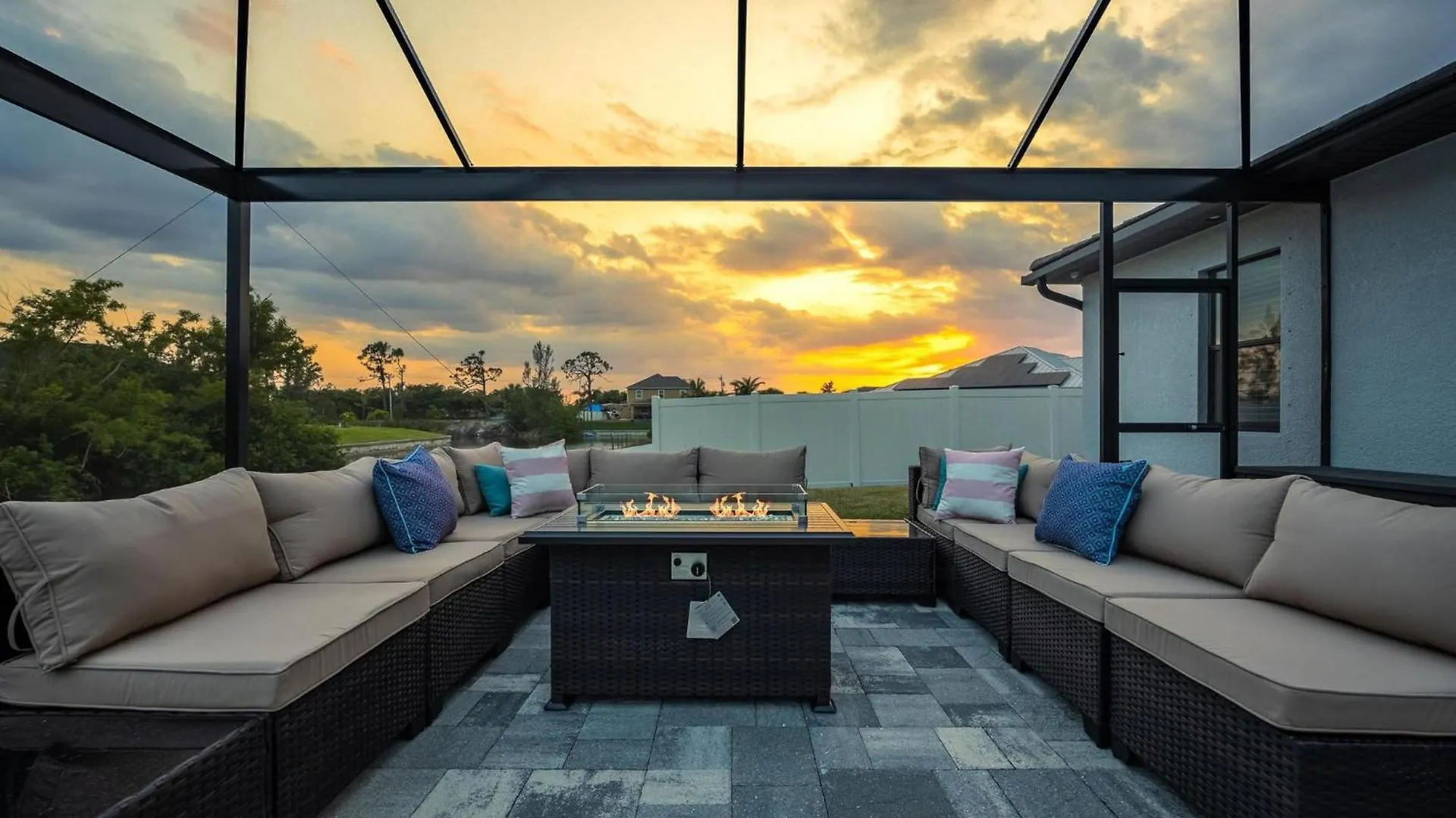 Heated Pool, Canal Views, Sleeps 8 - Sip N' Sea *