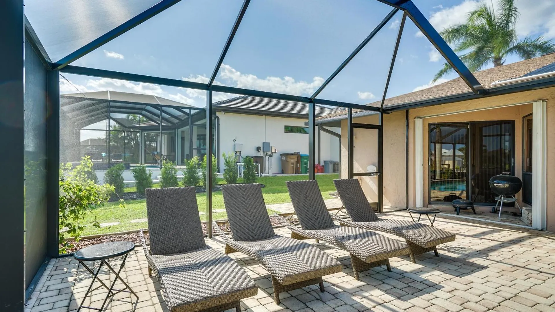 Canal-front With Private Pool And Dock Holiday home Cape Coral
