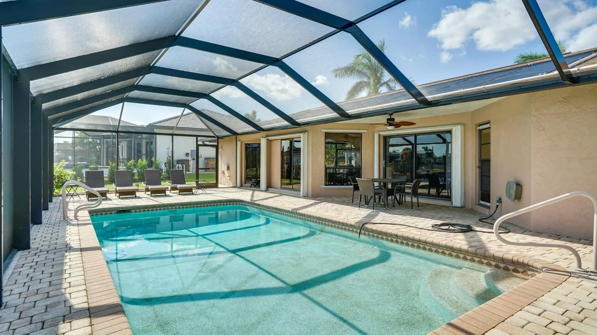 Canal-front With Private Pool And Dock Holiday home