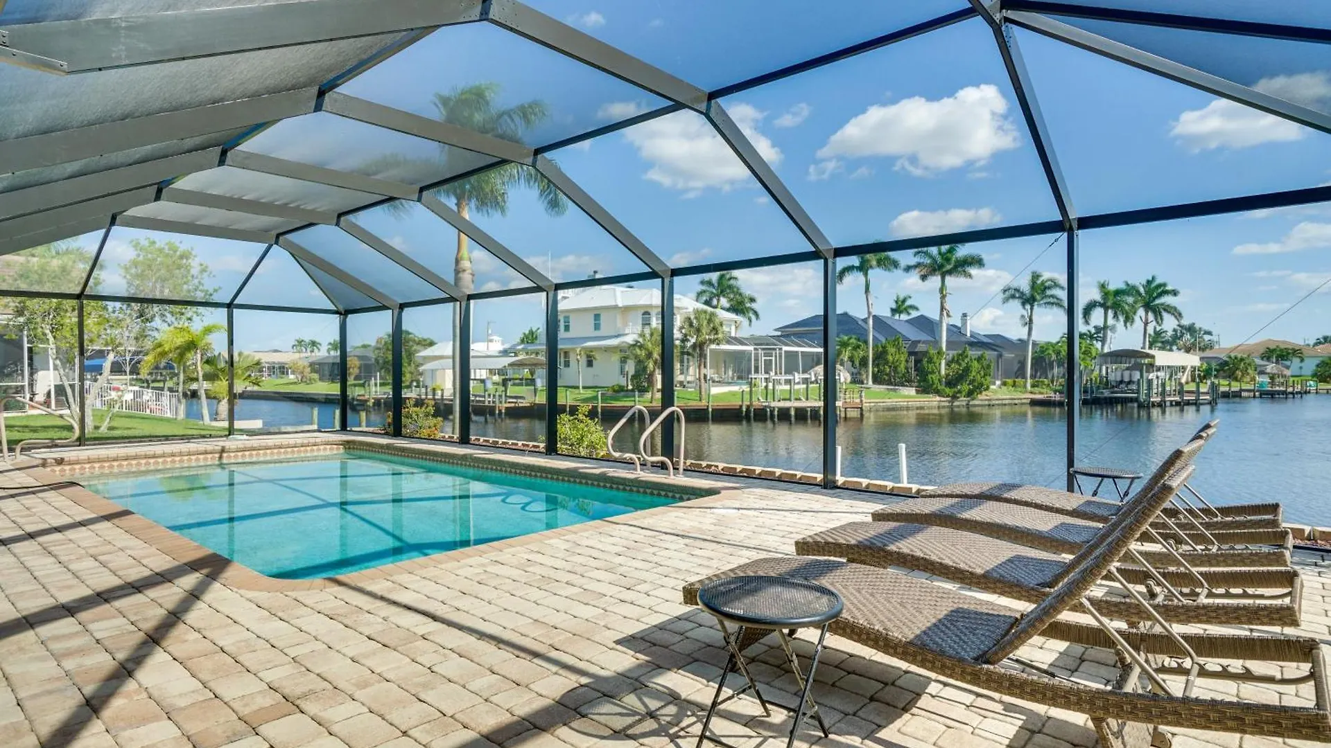 Holiday home Canal-front With Private Pool And Dock *