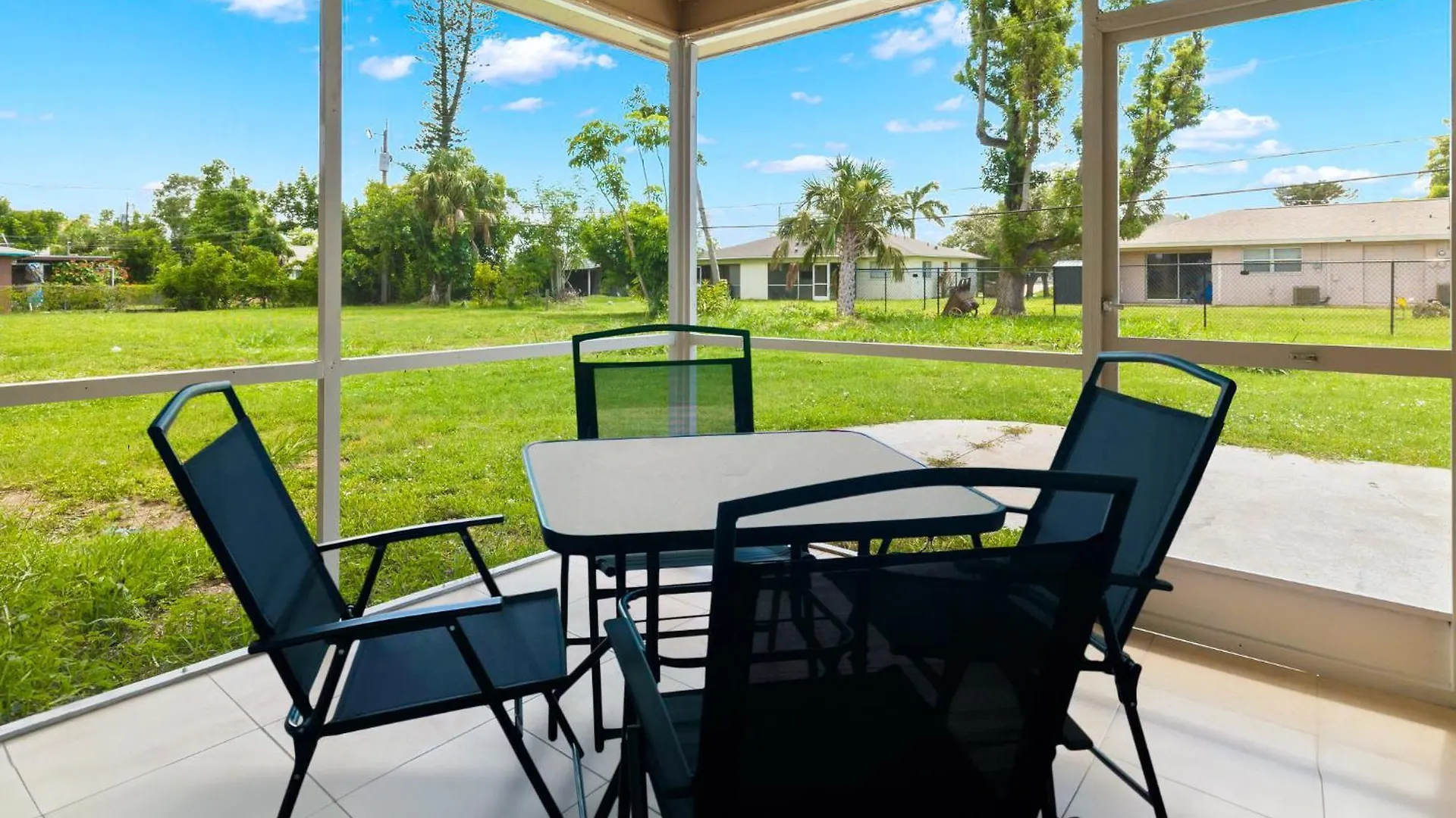 Apartment Location In Cape Coral! Cape Coral