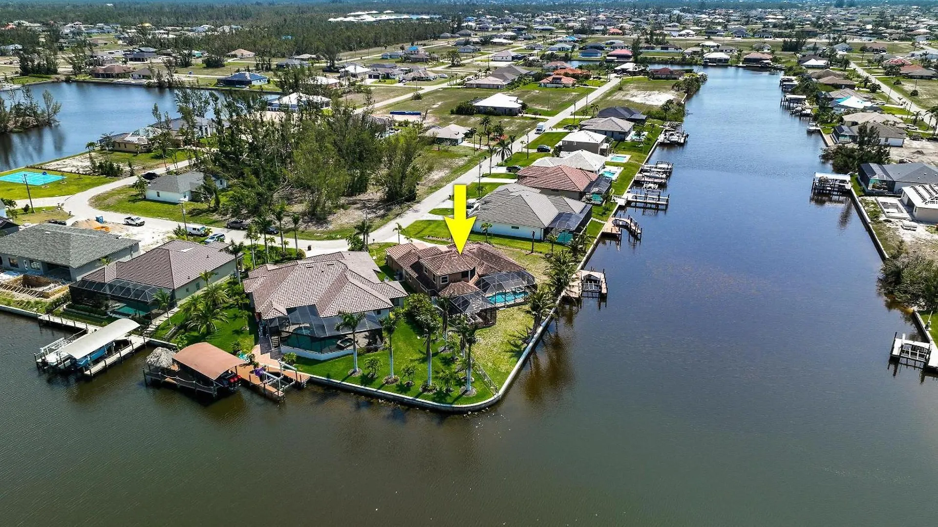 Holiday home Heated Pool And Spa, Sleeps 16! - Mangrove Cape Coral