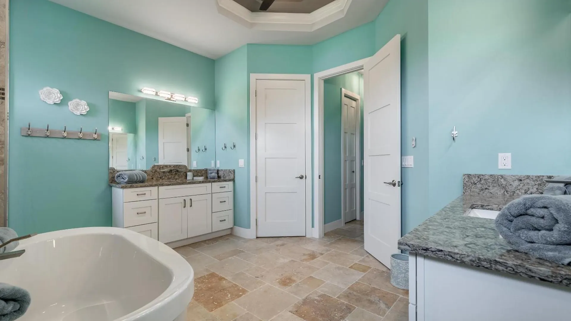 Custom Heated Pool, Kayaks, Bikes, & Spectacular Views - Lakeside Oasis - Roelens Vacations Holiday home Cape Coral