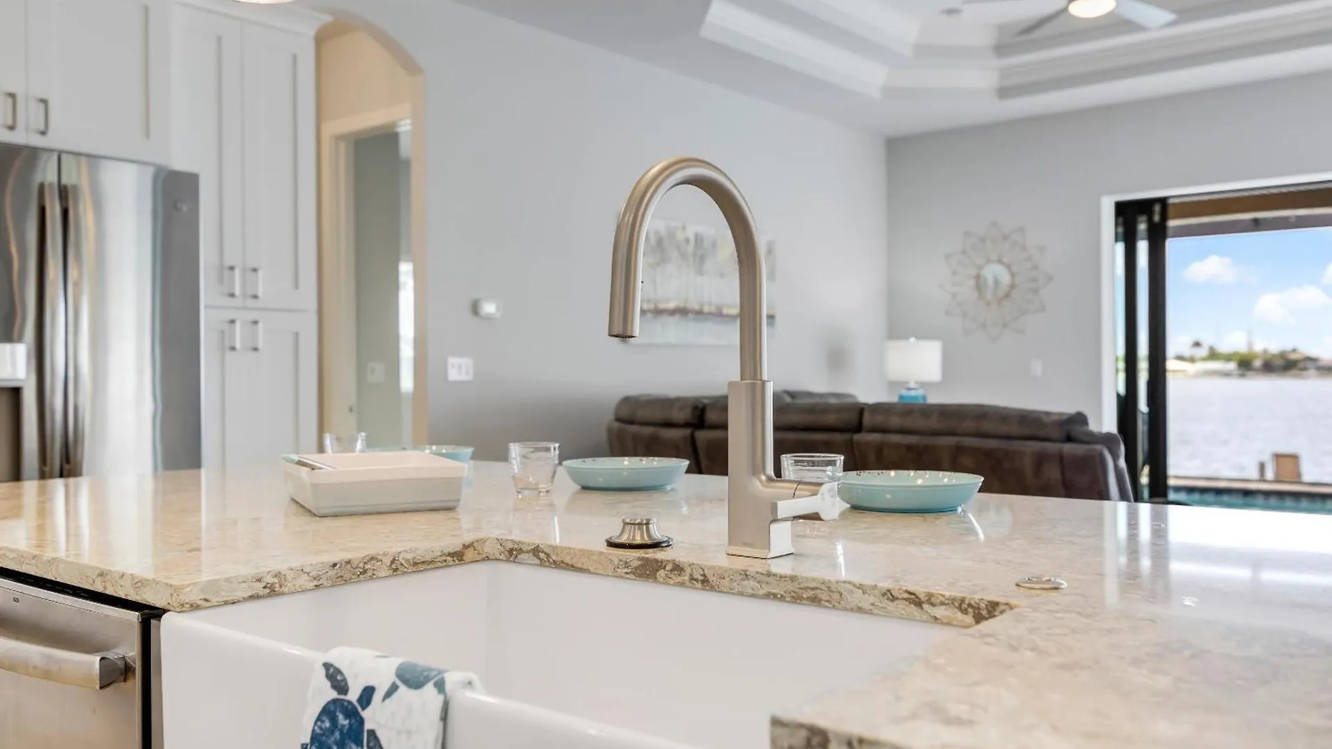 Custom Heated Pool, Kayaks, Bikes, & Spectacular Views - Lakeside Oasis - Roelens Vacations Cape Coral