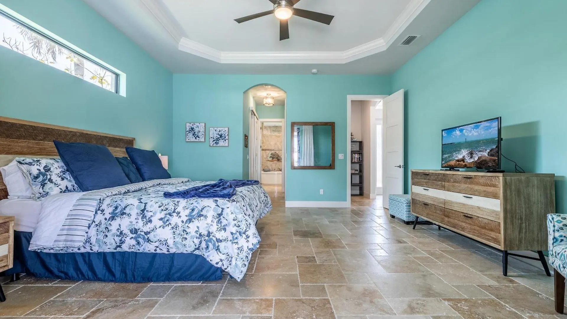 Custom Heated Pool, Kayaks, Bikes, & Spectacular Views - Lakeside Oasis - Roelens Vacations