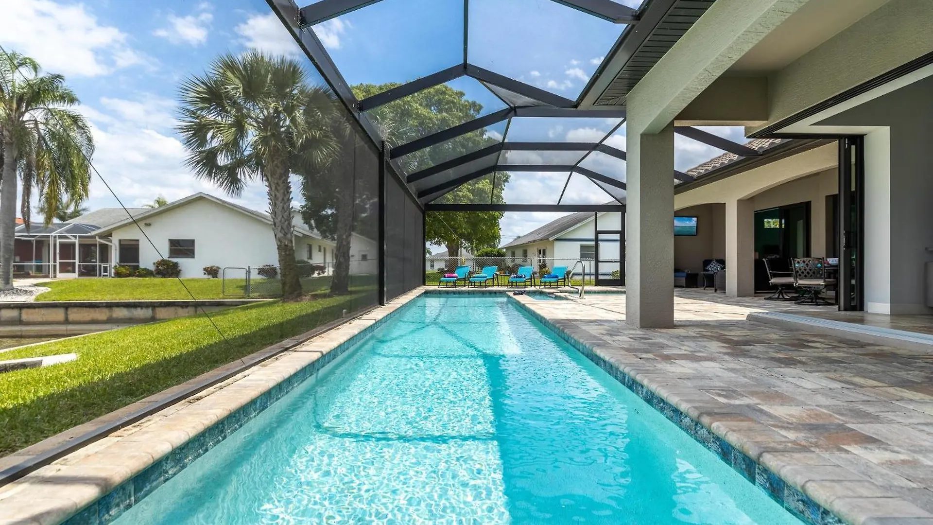 Custom Heated Pool, Kayaks, Bikes, & Spectacular Views - Lakeside Oasis - Roelens Vacations Holiday home
