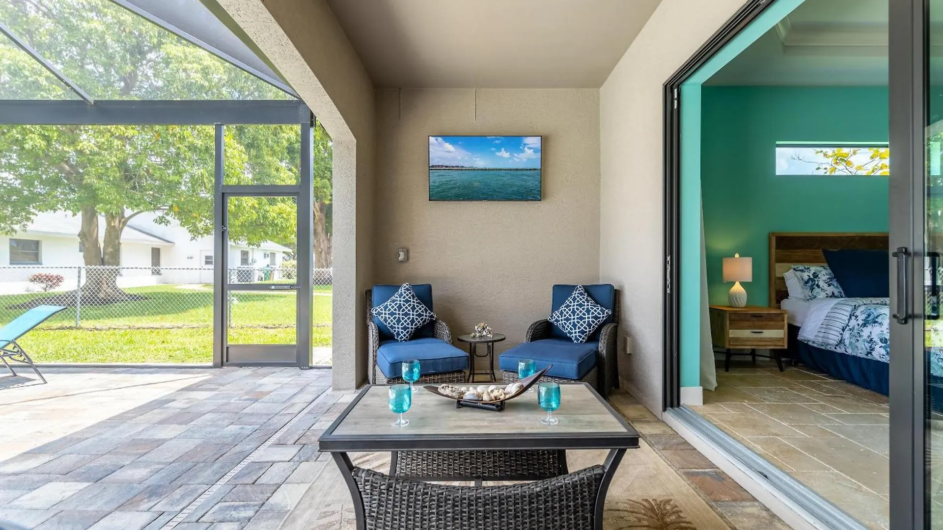 Custom Heated Pool, Kayaks, Bikes, & Spectacular Views - Lakeside Oasis - Roelens Vacations Holiday home Cape Coral