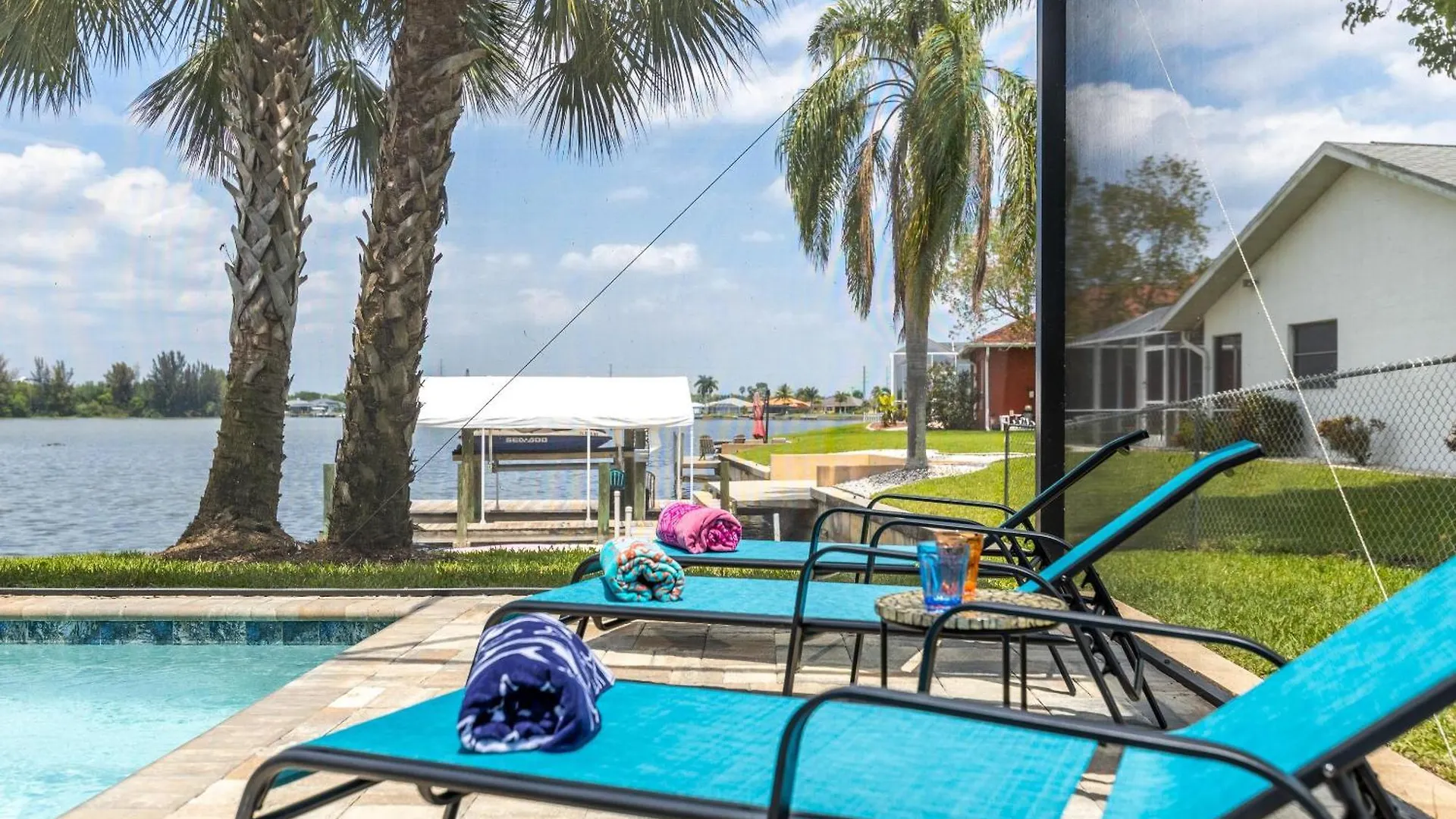 Custom Heated Pool, Kayaks, Bikes, & Spectacular Views - Lakeside Oasis - Roelens Vacations Holiday home