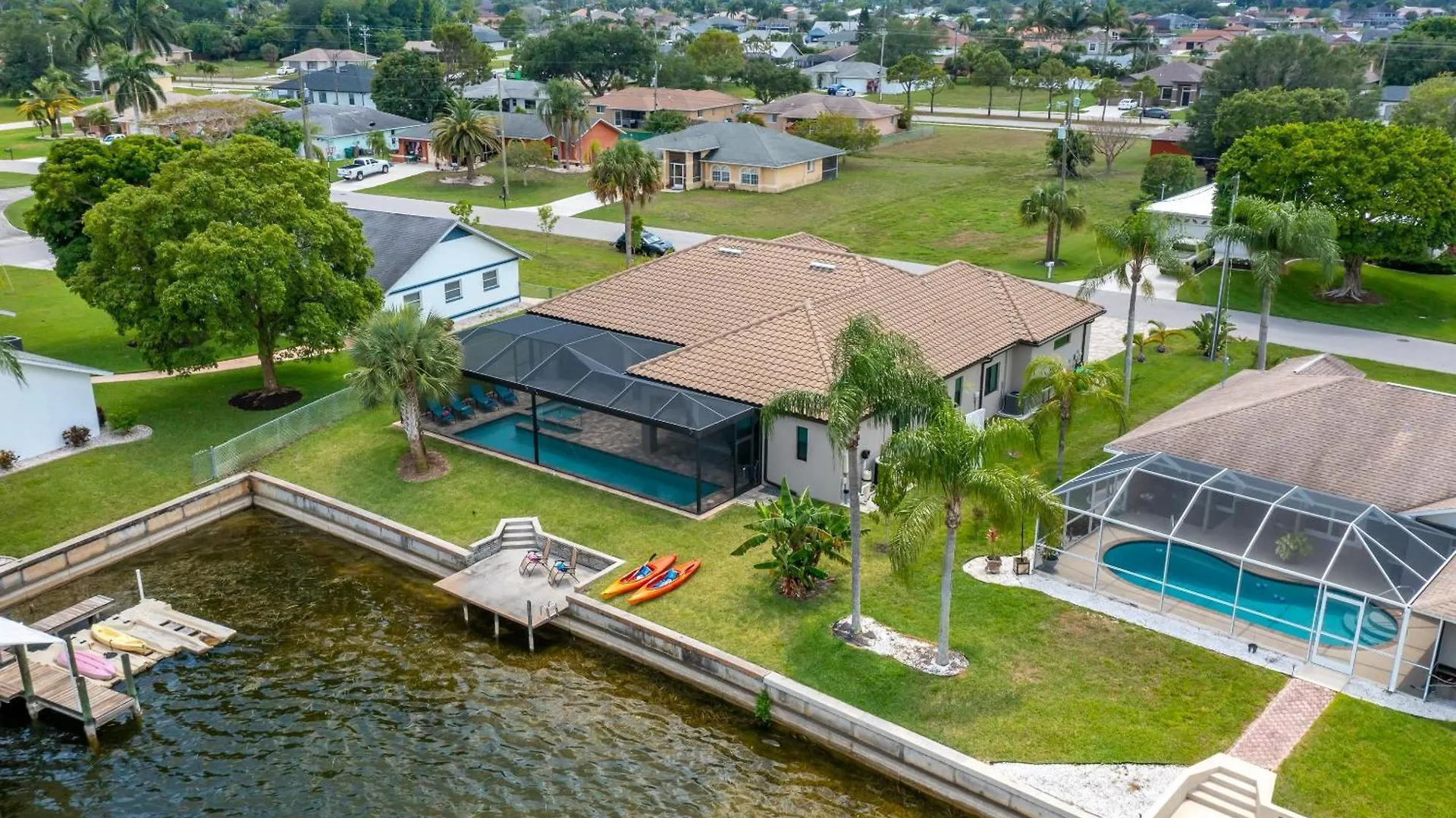 Custom Heated Pool, Kayaks, Bikes, & Spectacular Views - Lakeside Oasis - Roelens Vacations Holiday home