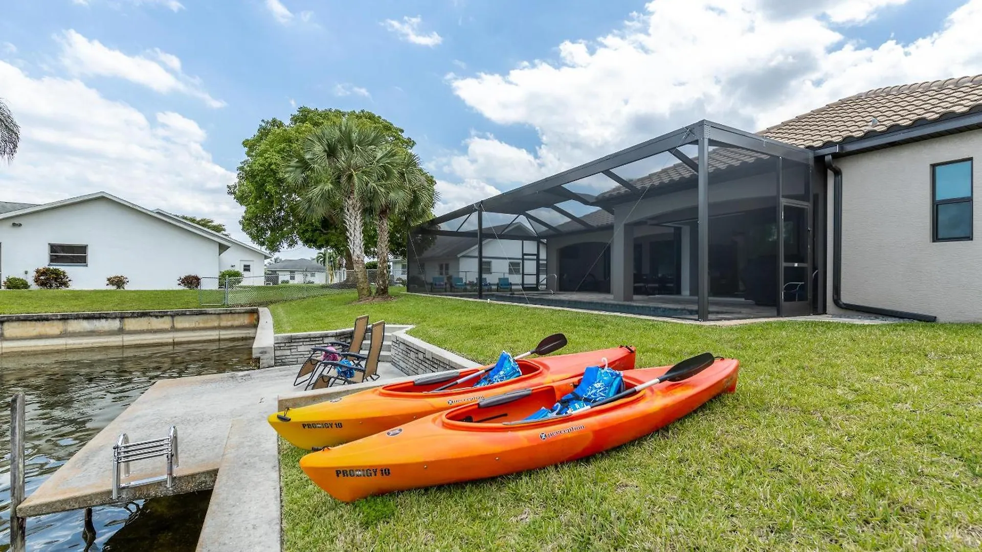 Custom Heated Pool, Kayaks, Bikes, & Spectacular Views - Lakeside Oasis - Roelens Vacations Holiday home Cape Coral
