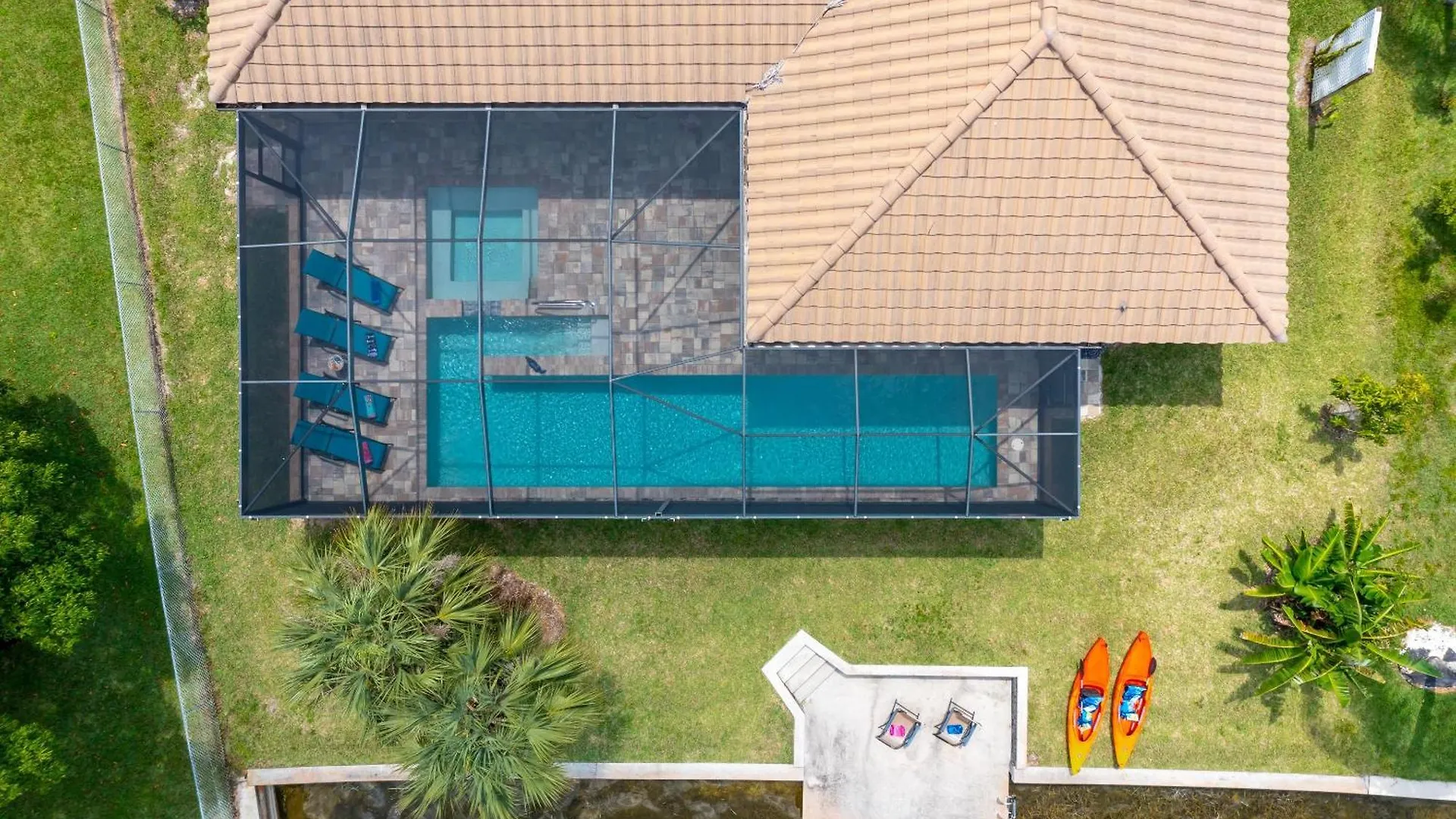 Custom Heated Pool, Kayaks, Bikes, & Spectacular Views - Lakeside Oasis - Roelens Vacations Holiday home