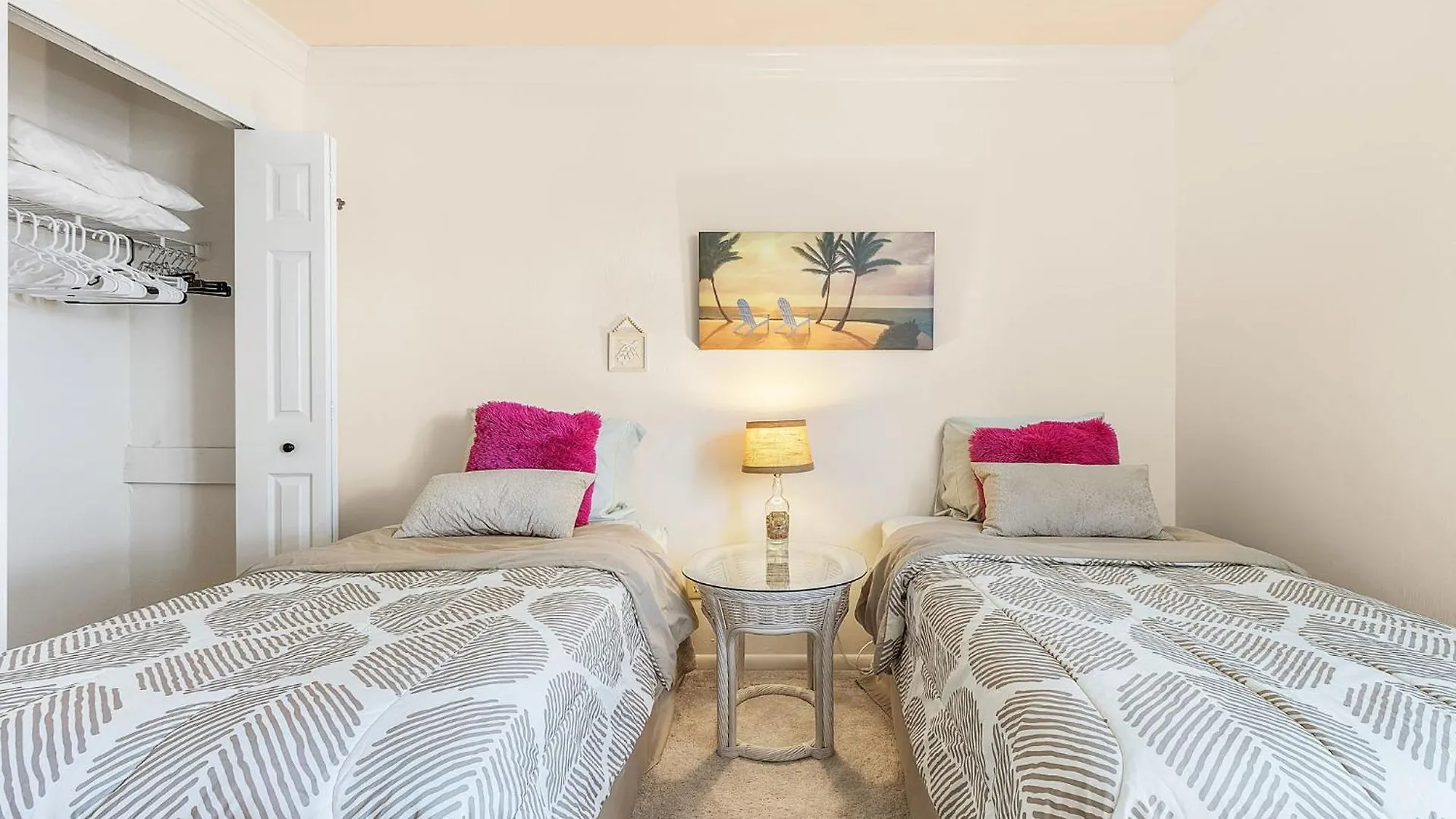 Canal Views, Heated Pool, Sleeps 8! - Magenta Sky And Key Lime Pie Holiday home *