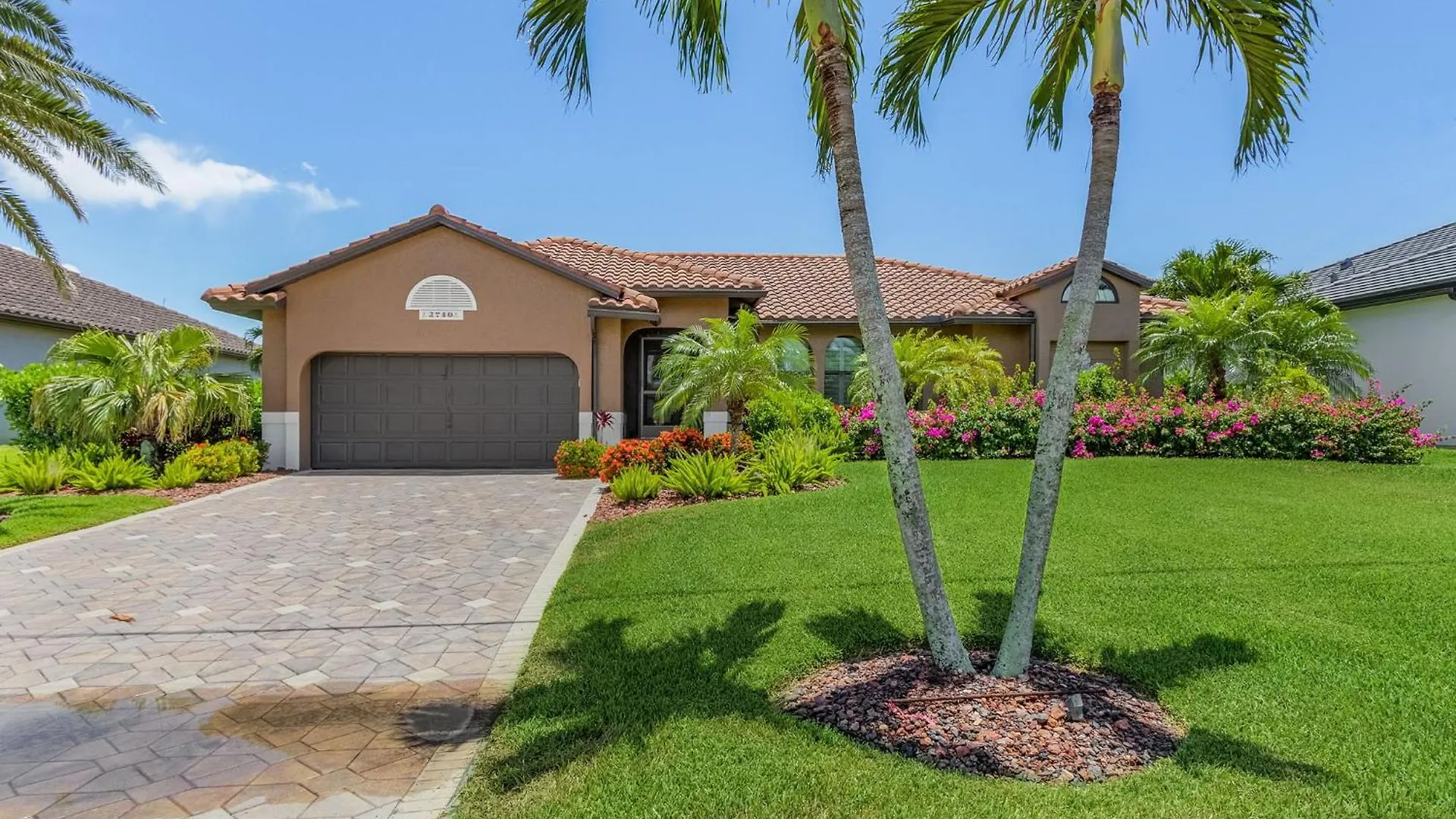 Holiday home Canal Views, Heated Pool, Sleeps 8! - Magenta Sky And Key Lime Pie Cape Coral