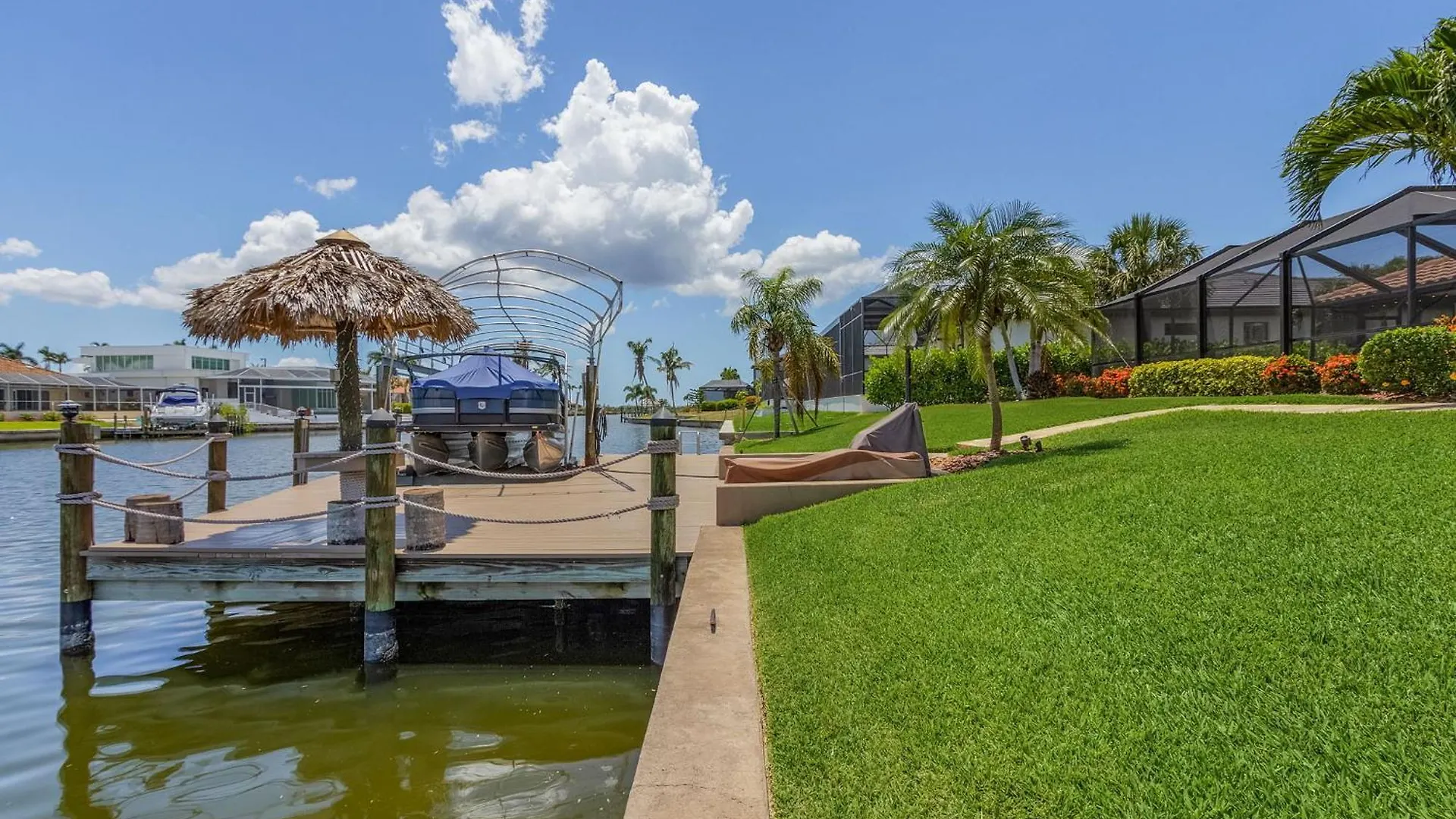 Canal Views, Heated Pool, Sleeps 8! - Magenta Sky And Key Lime Pie Holiday home Cape Coral