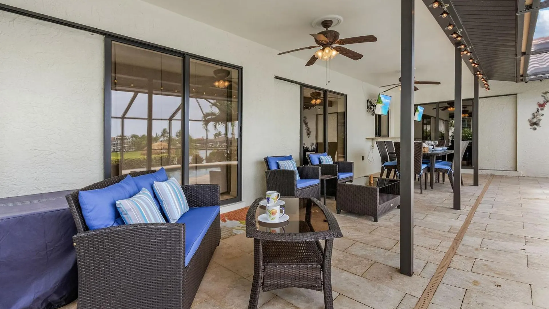 Holiday home Canal Views, Heated Pool, Sleeps 8! - Magenta Sky And Key Lime Pie