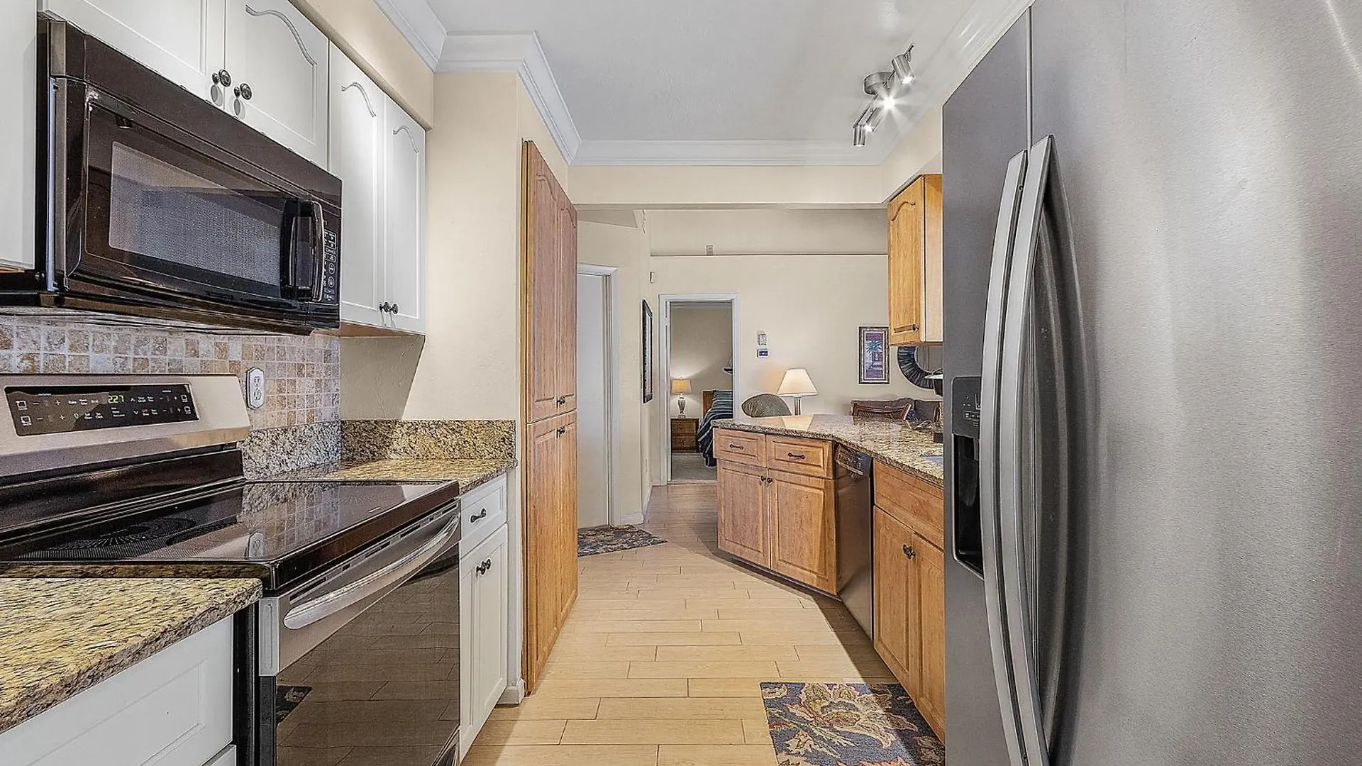 Canal Views, Heated Pool, Sleeps 8! - Magenta Sky And Key Lime Pie Holiday home