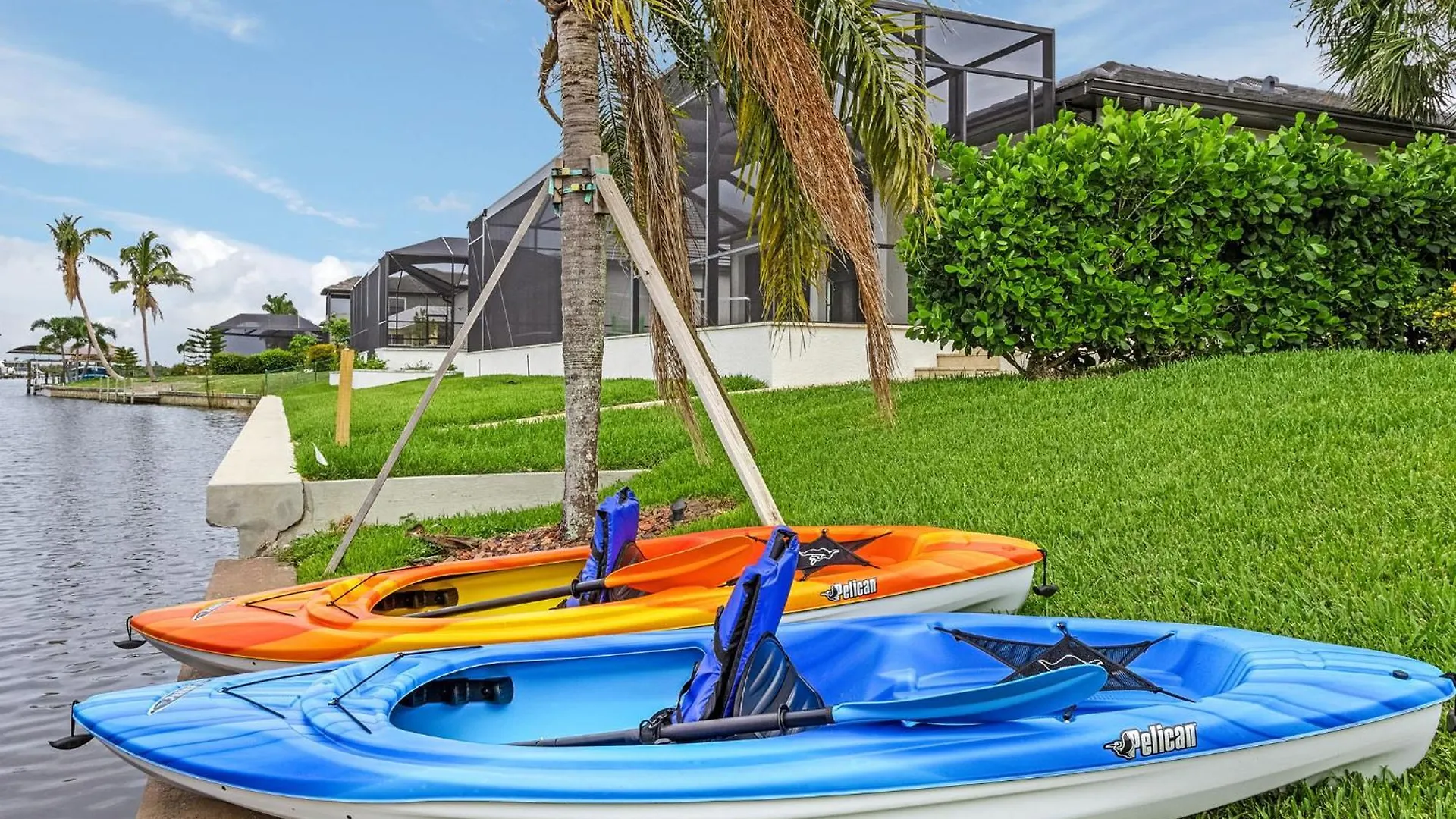 Holiday home Canal Views, Heated Pool, Sleeps 8! - Magenta Sky And Key Lime Pie Cape Coral