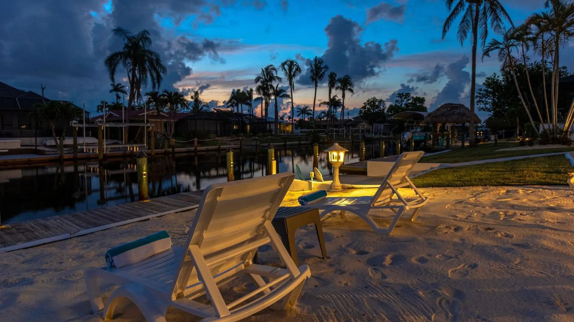 Gulf Access, Pool Table, Heated Pool, Sleeps 12 - Dolphin Sunset * Cape Coral