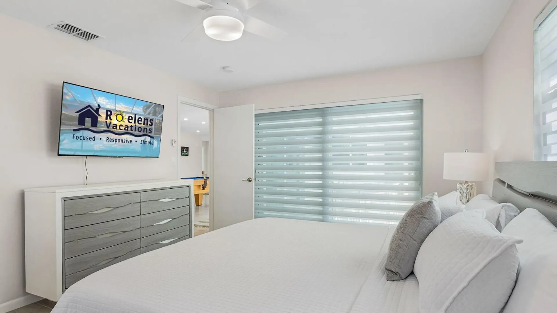 Gulf Access, Pool Table, Heated Pool, Sleeps 12 - Dolphin Sunset * Cape Coral