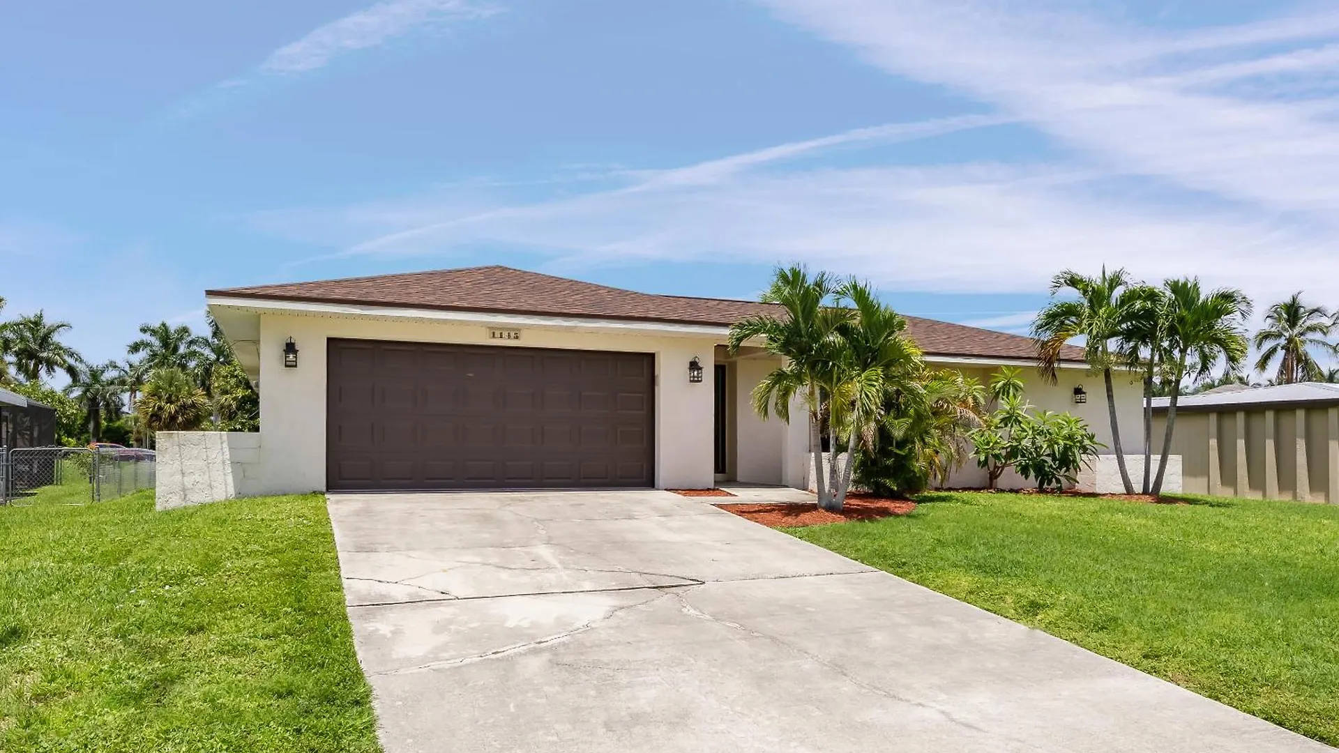 Holiday home Half Mile To The Beach! Heated Pool & Spa, With Tiki On Boat Dock! - Changes In Attitude