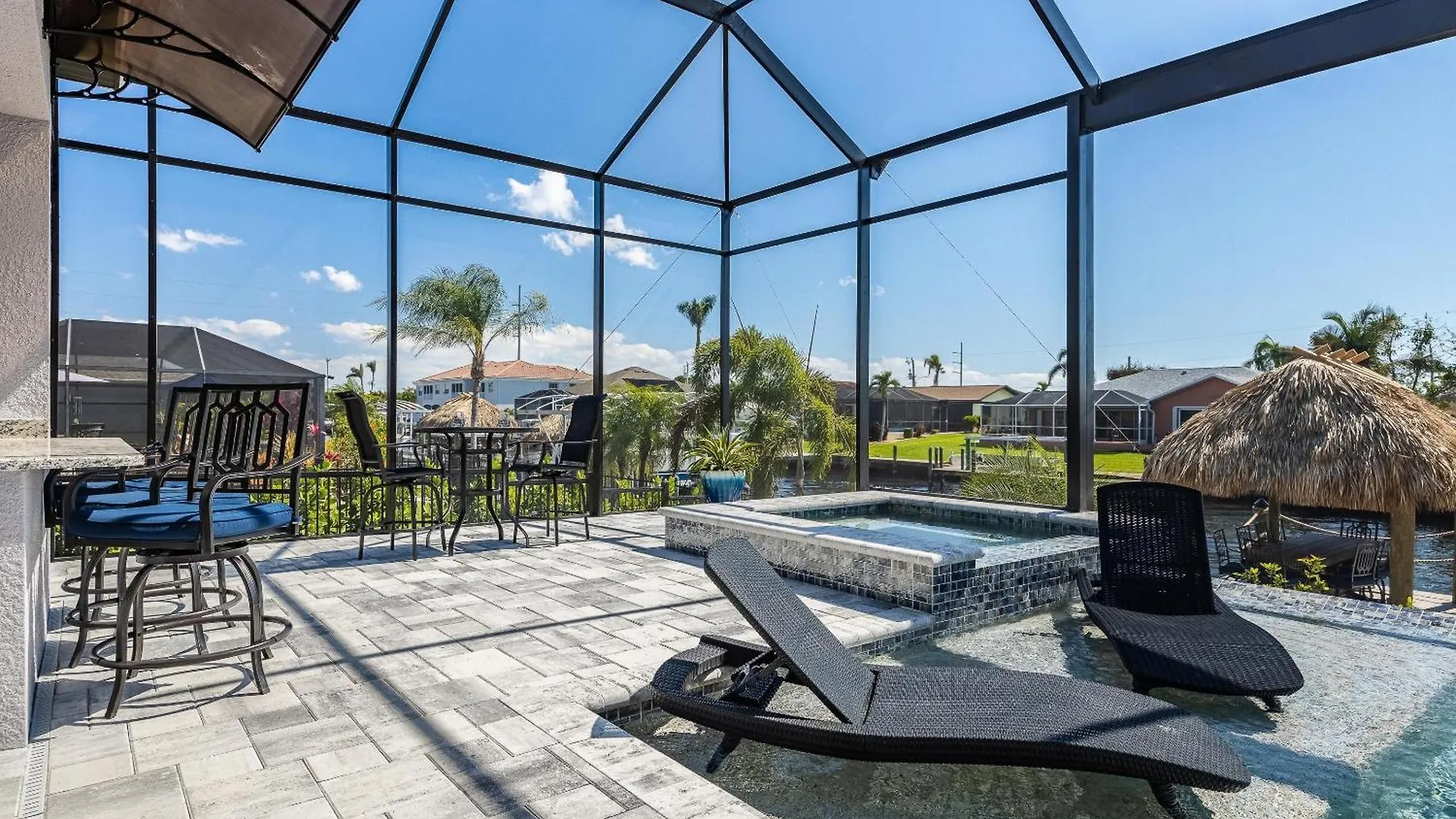 Gulf Access, Heated Pool And Spa, Sleeps 10 - Decked Out - Roelens Vacations Holiday home Cape Coral