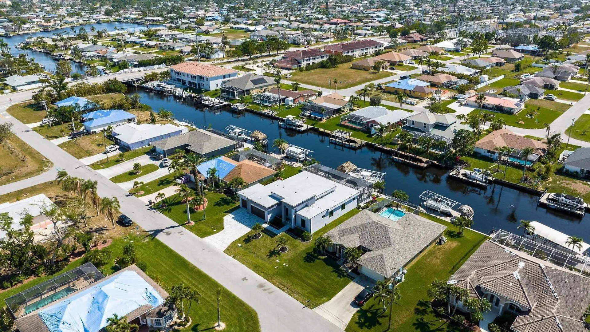 Gulf Access, Heated Pool And Spa, Sleeps 10 - Decked Out - Roelens Vacations Cape Coral