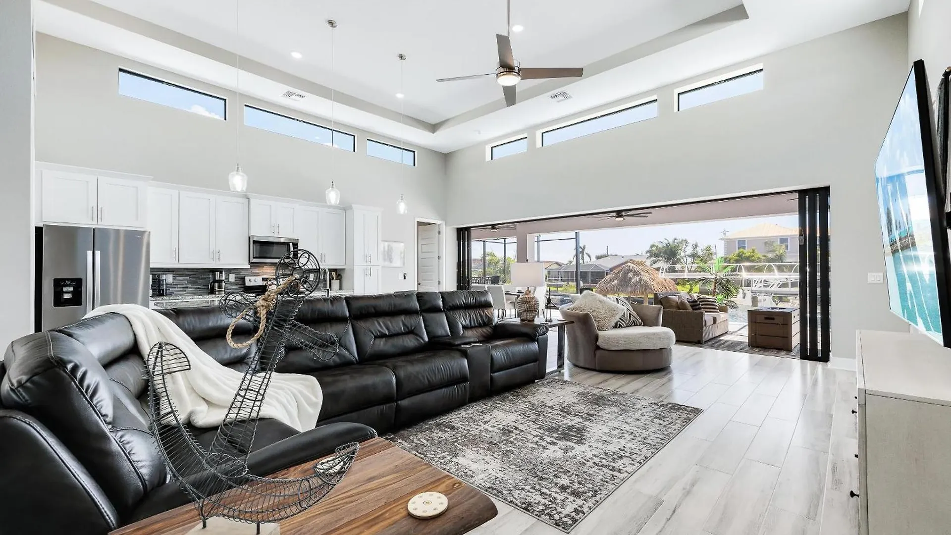 Gulf Access, Heated Pool And Spa, Sleeps 10 - Decked Out - Roelens Vacations Holiday home Cape Coral