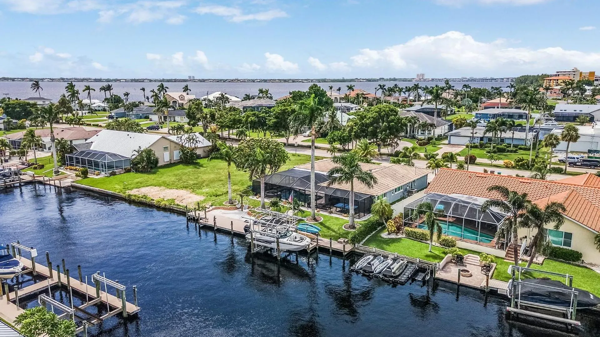 Stunning Waterfront Direct Gulf Access, Kayaks, Heated Pool Sanctuary On Savona * Cape Coral