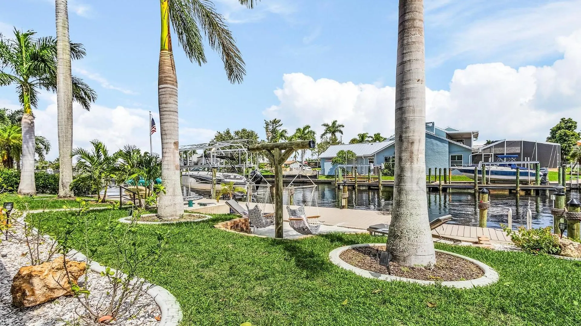Stunning Waterfront Direct Gulf Access, Kayaks, Heated Pool Sanctuary On Savona Cape Coral