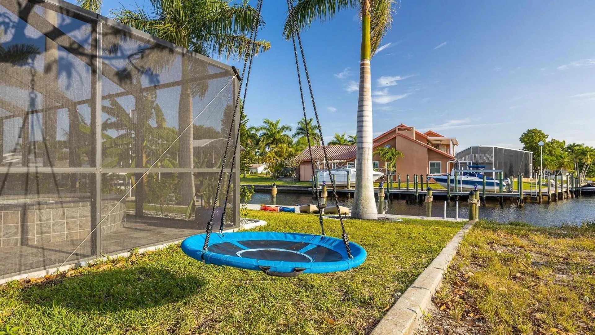 Stunning Waterfront Direct Gulf Access, Kayaks, Heated Pool Sanctuary On Savona * Cape Coral