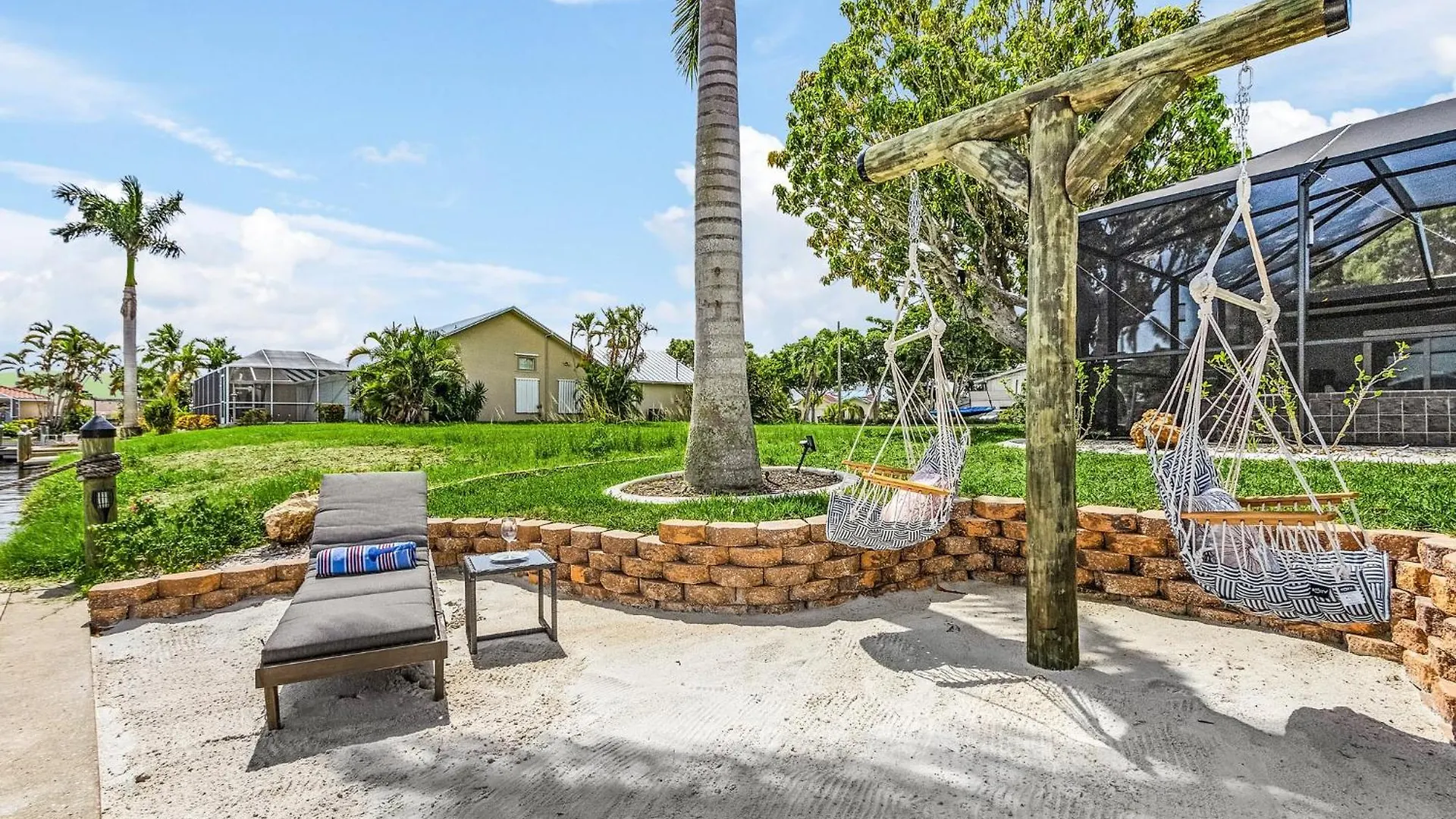 Stunning Waterfront Direct Gulf Access, Kayaks, Heated Pool Sanctuary On Savona Holiday home Cape Coral