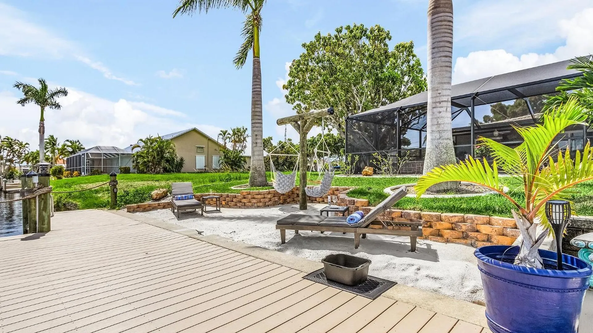 Holiday home Stunning Waterfront Direct Gulf Access, Kayaks, Heated Pool Sanctuary On Savona Cape Coral