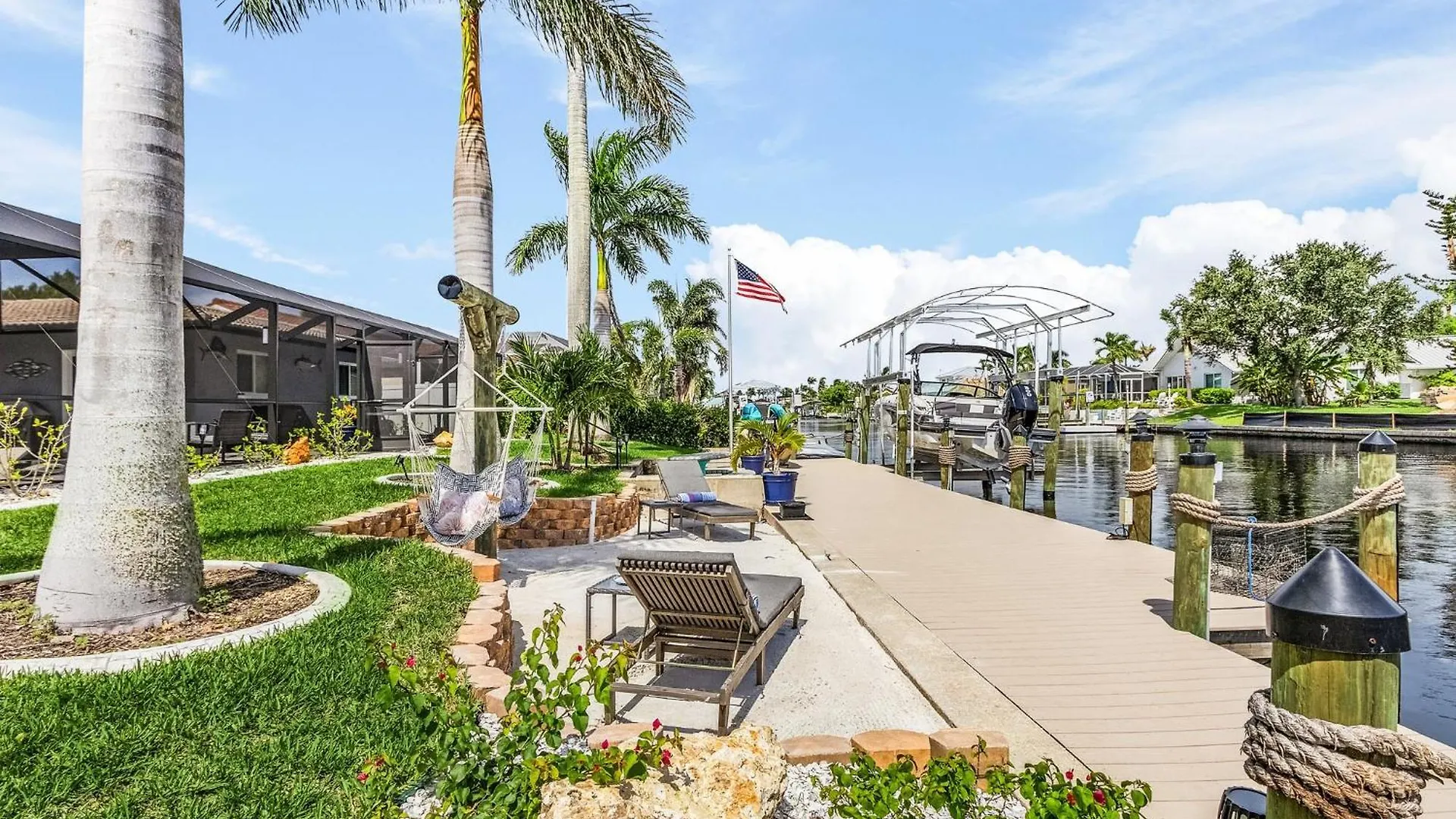 Stunning Waterfront Direct Gulf Access, Kayaks, Heated Pool Sanctuary On Savona * Cape Coral