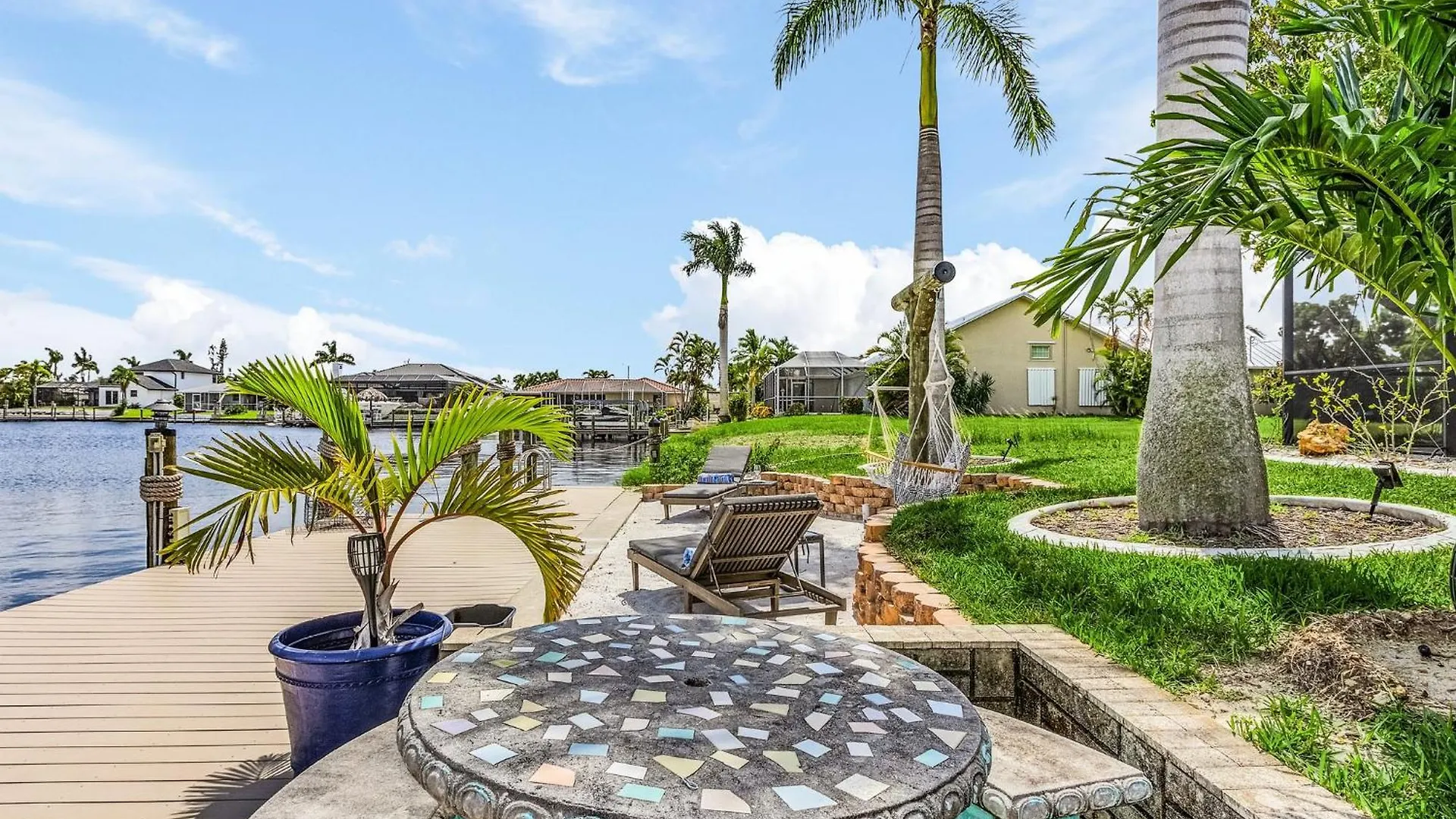 Holiday home Stunning Waterfront Direct Gulf Access, Kayaks, Heated Pool Sanctuary On Savona *