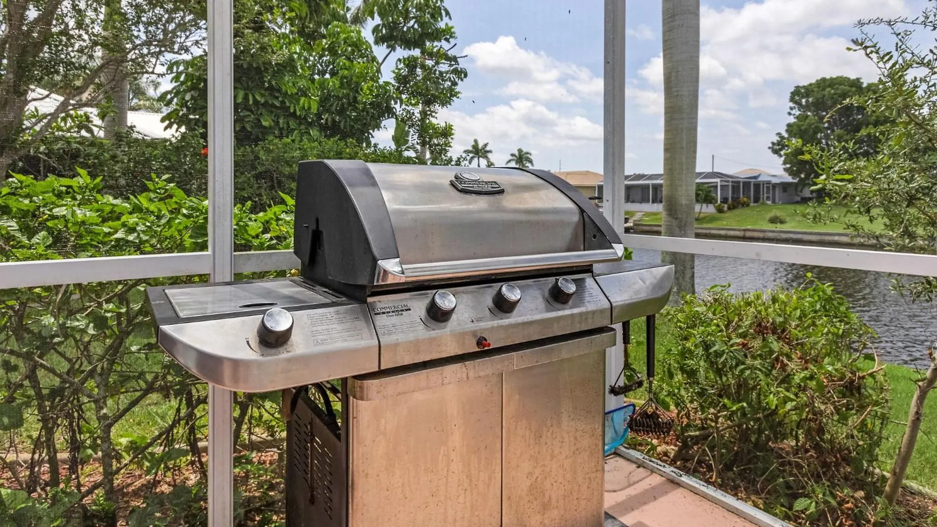 Canal, Pool, Great Canal Views, Bicycles, Sleeps 7 - Edgewater Oasis Holiday home *