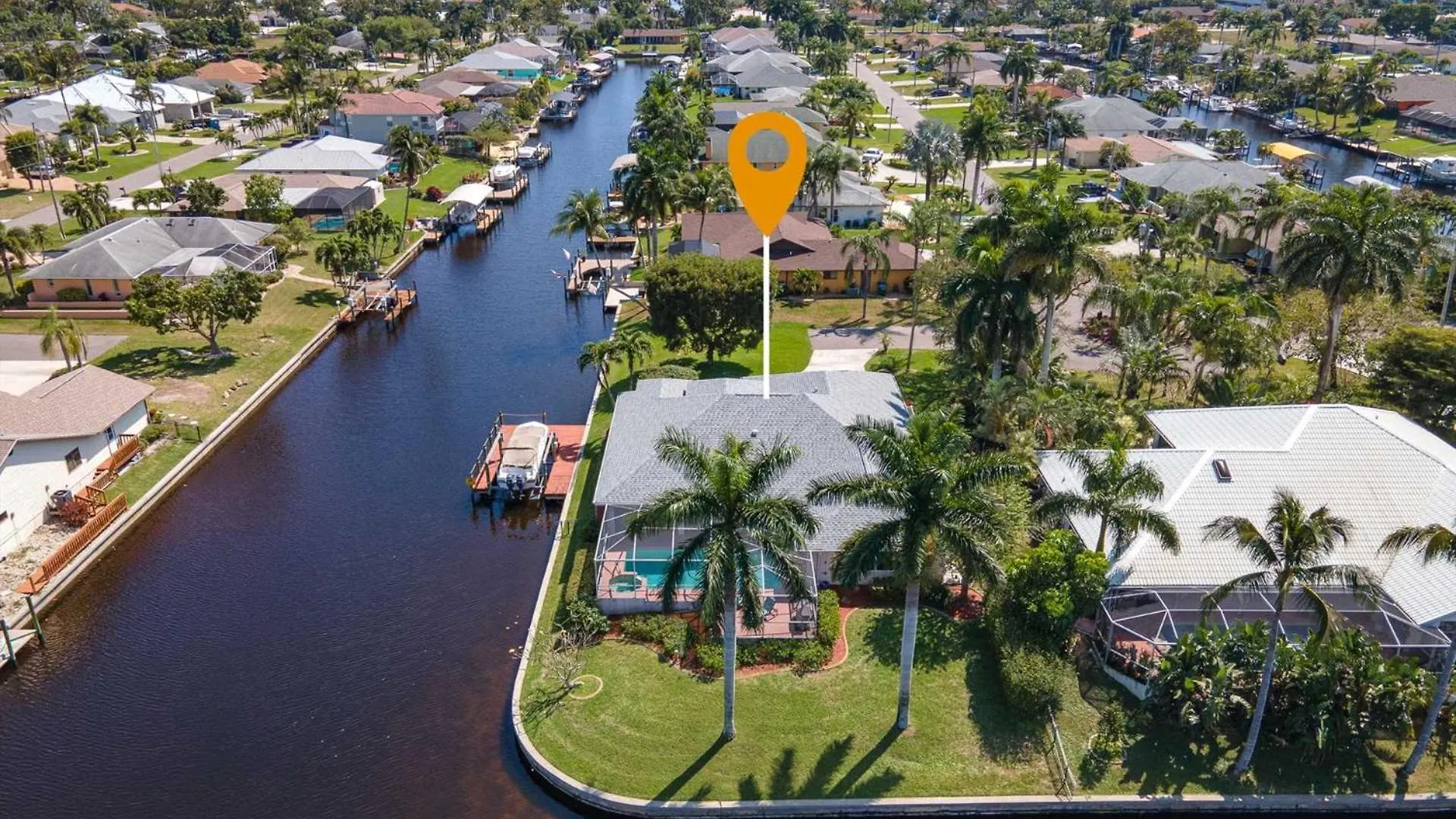 Canal, Pool, Great Canal Views, Bicycles, Sleeps 7 - Edgewater Oasis *