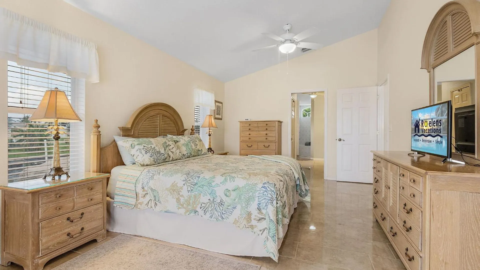 Canal, Pool, Great Canal Views, Bicycles, Sleeps 7 - Edgewater Oasis Holiday home Cape Coral