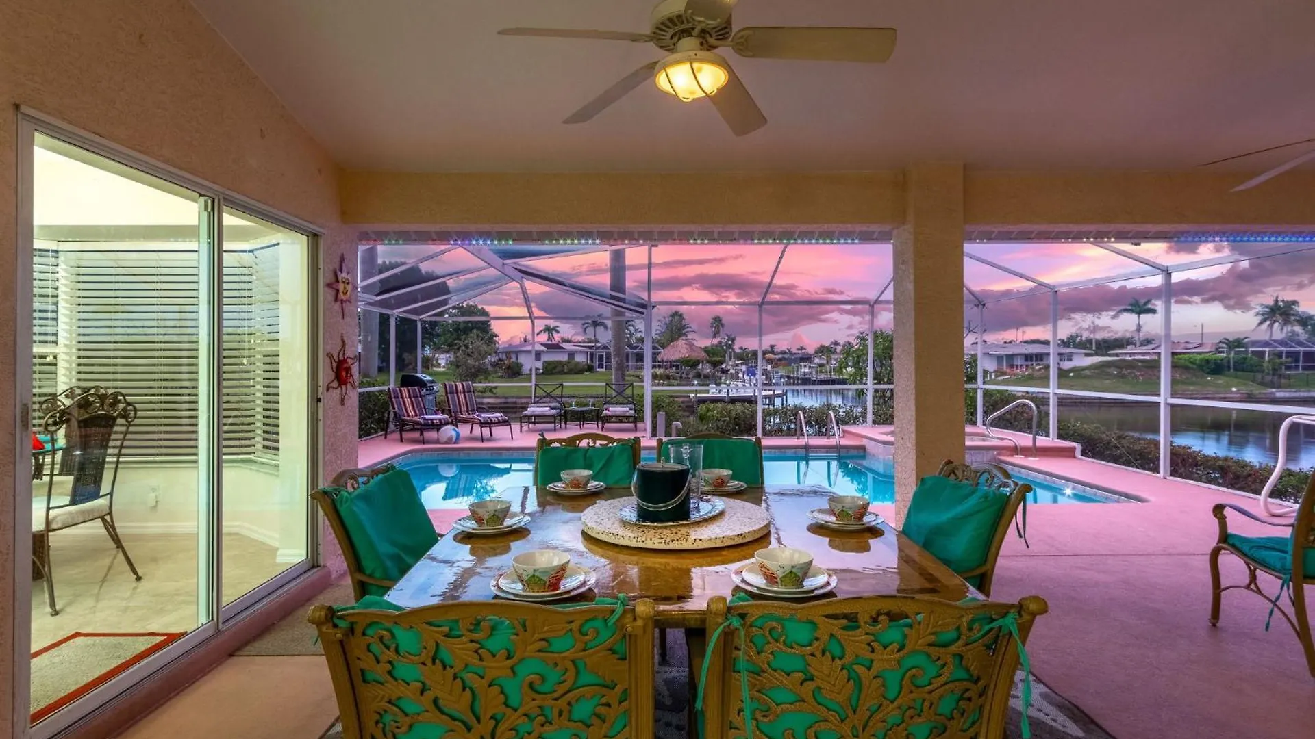 Canal, Pool, Great Canal Views, Bicycles, Sleeps 7 - Edgewater Oasis *