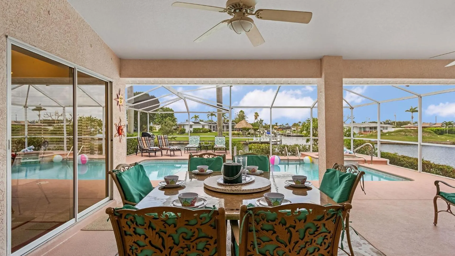 Canal, Pool, Great Canal Views, Bicycles, Sleeps 7 - Edgewater Oasis