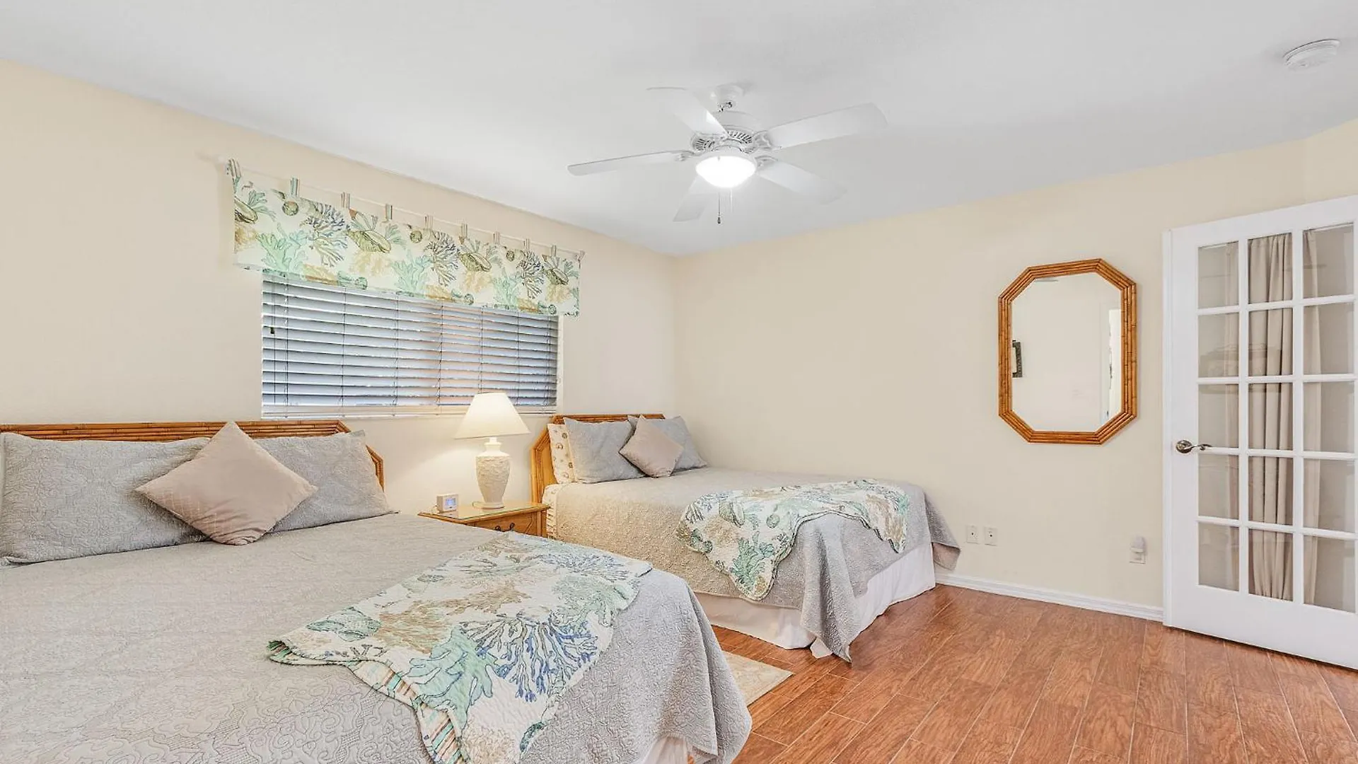 Holiday home Canal, Pool, Great Canal Views, Bicycles, Sleeps 7 - Edgewater Oasis Cape Coral