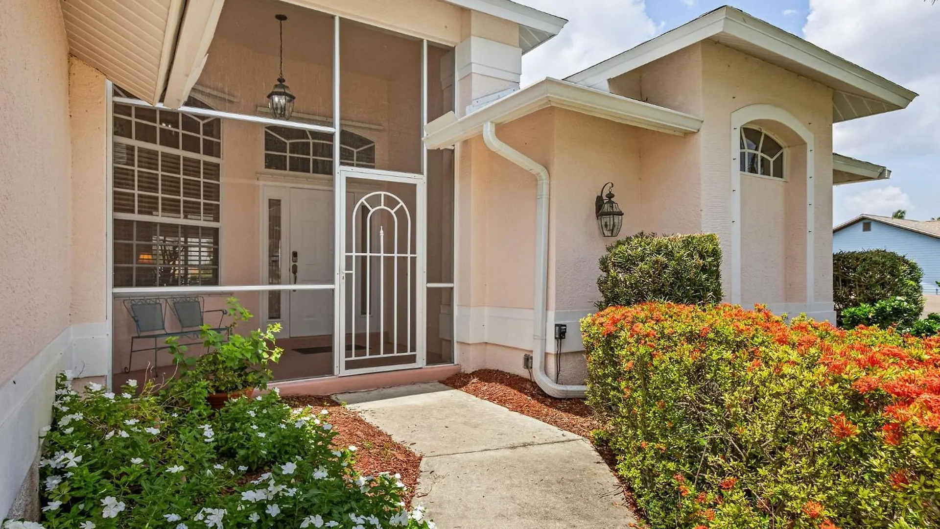 Canal, Pool, Great Canal Views, Bicycles, Sleeps 7 - Edgewater Oasis Holiday home Cape Coral