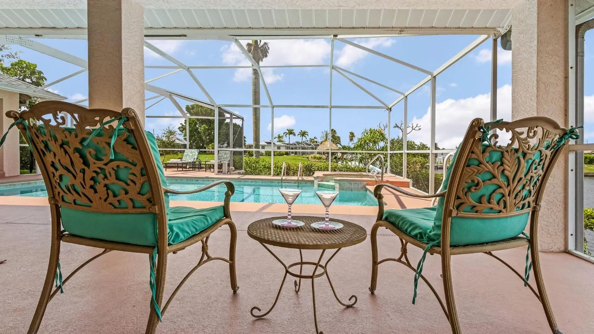 Canal, Pool, Great Canal Views, Bicycles, Sleeps 7 - Edgewater Oasis Cape Coral
