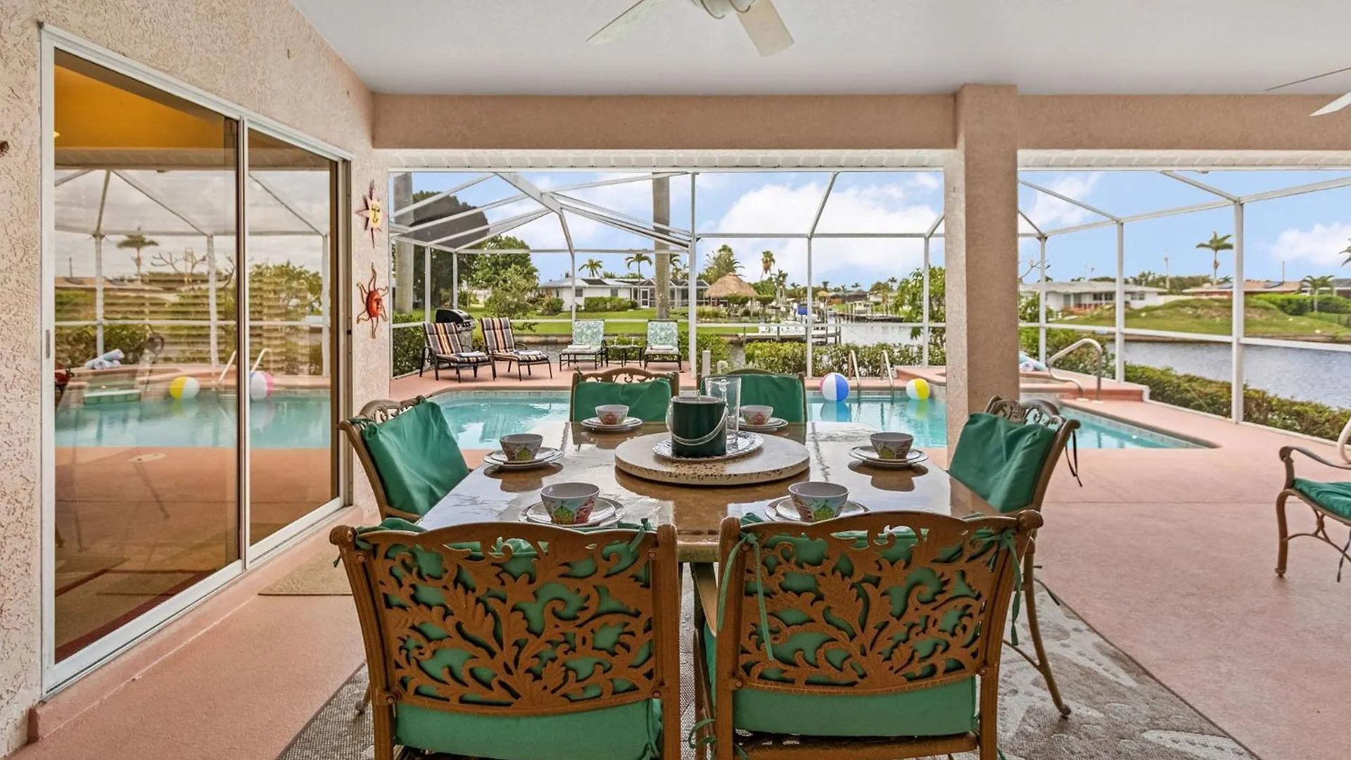 Holiday home Canal, Pool, Great Canal Views, Bicycles, Sleeps 7 - Edgewater Oasis *