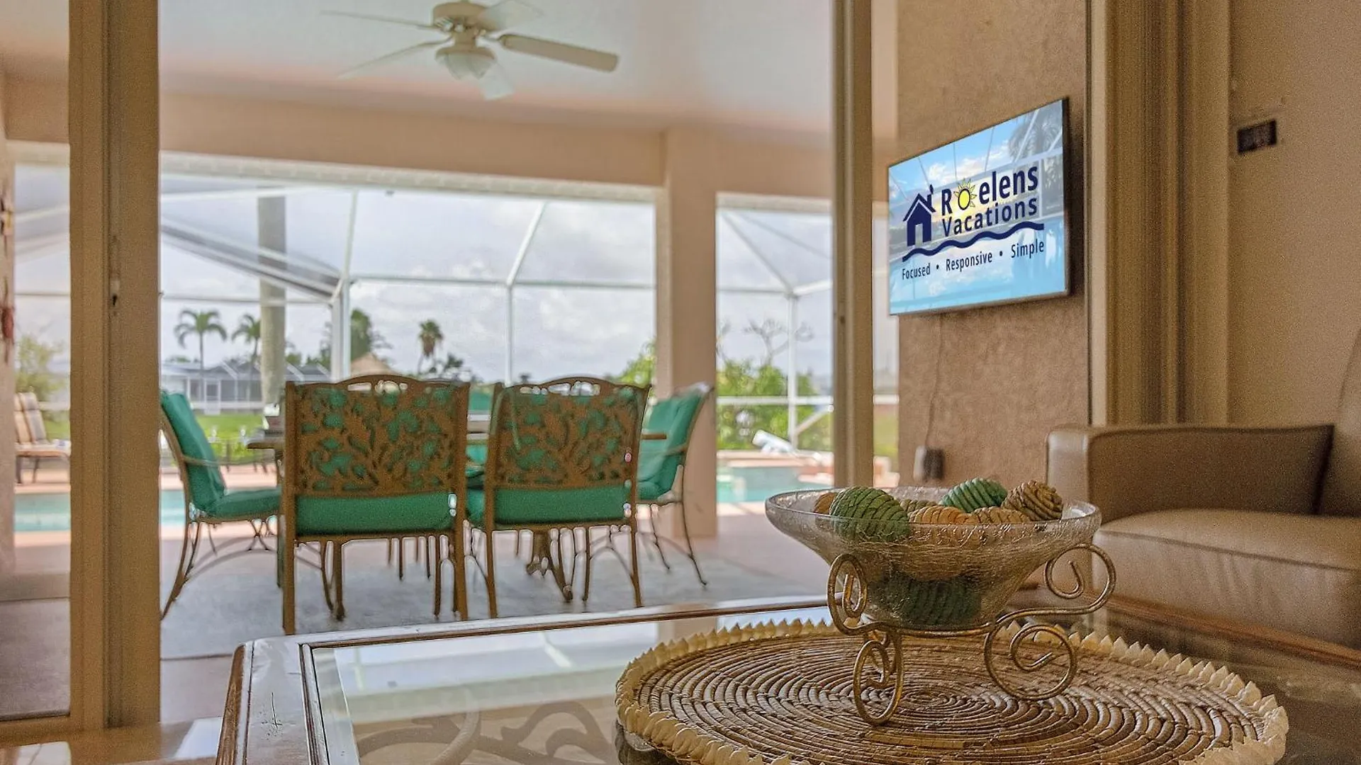 Canal, Pool, Great Canal Views, Bicycles, Sleeps 7 - Edgewater Oasis * Cape Coral