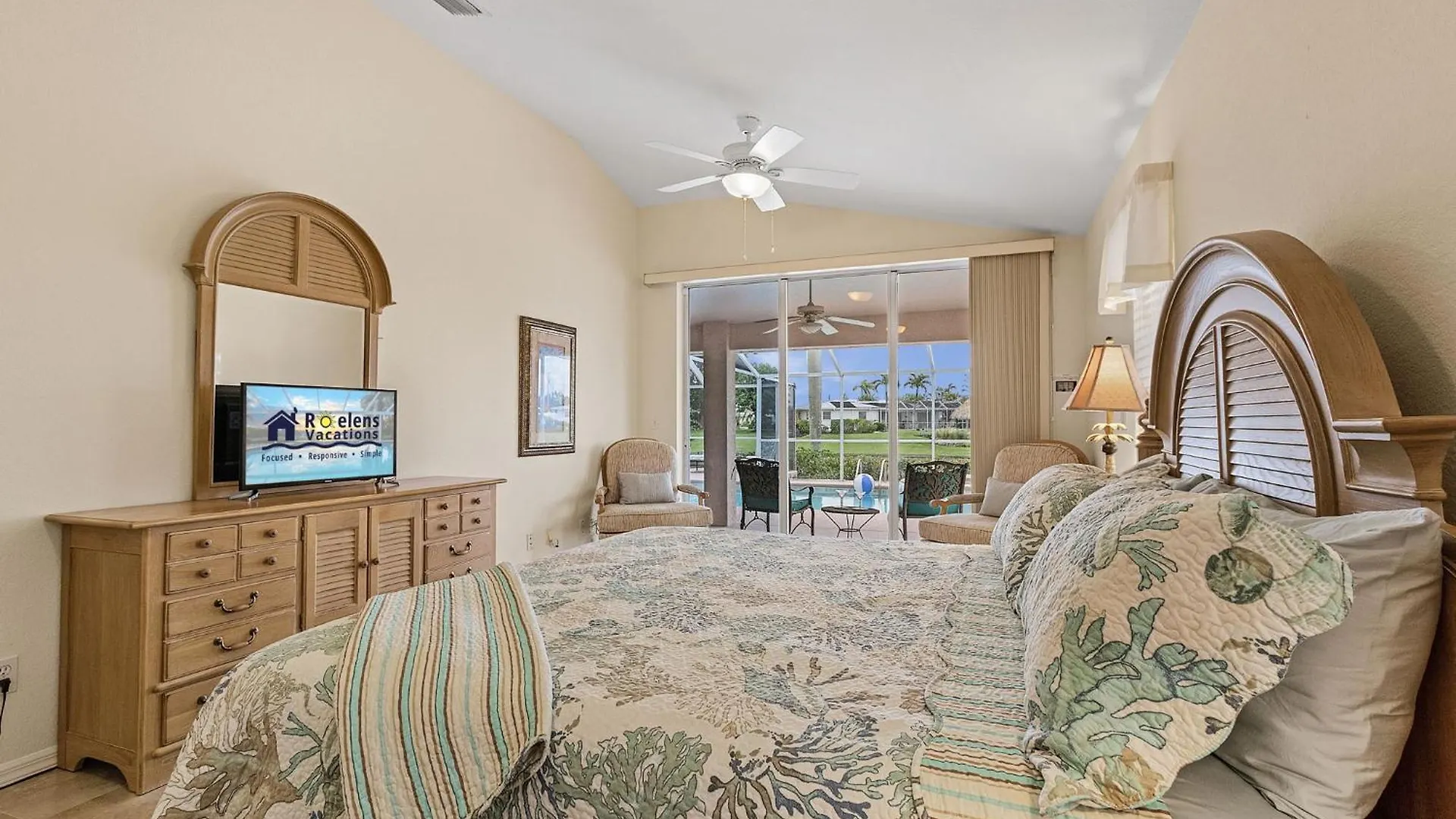 Canal, Pool, Great Canal Views, Bicycles, Sleeps 7 - Edgewater Oasis * Cape Coral